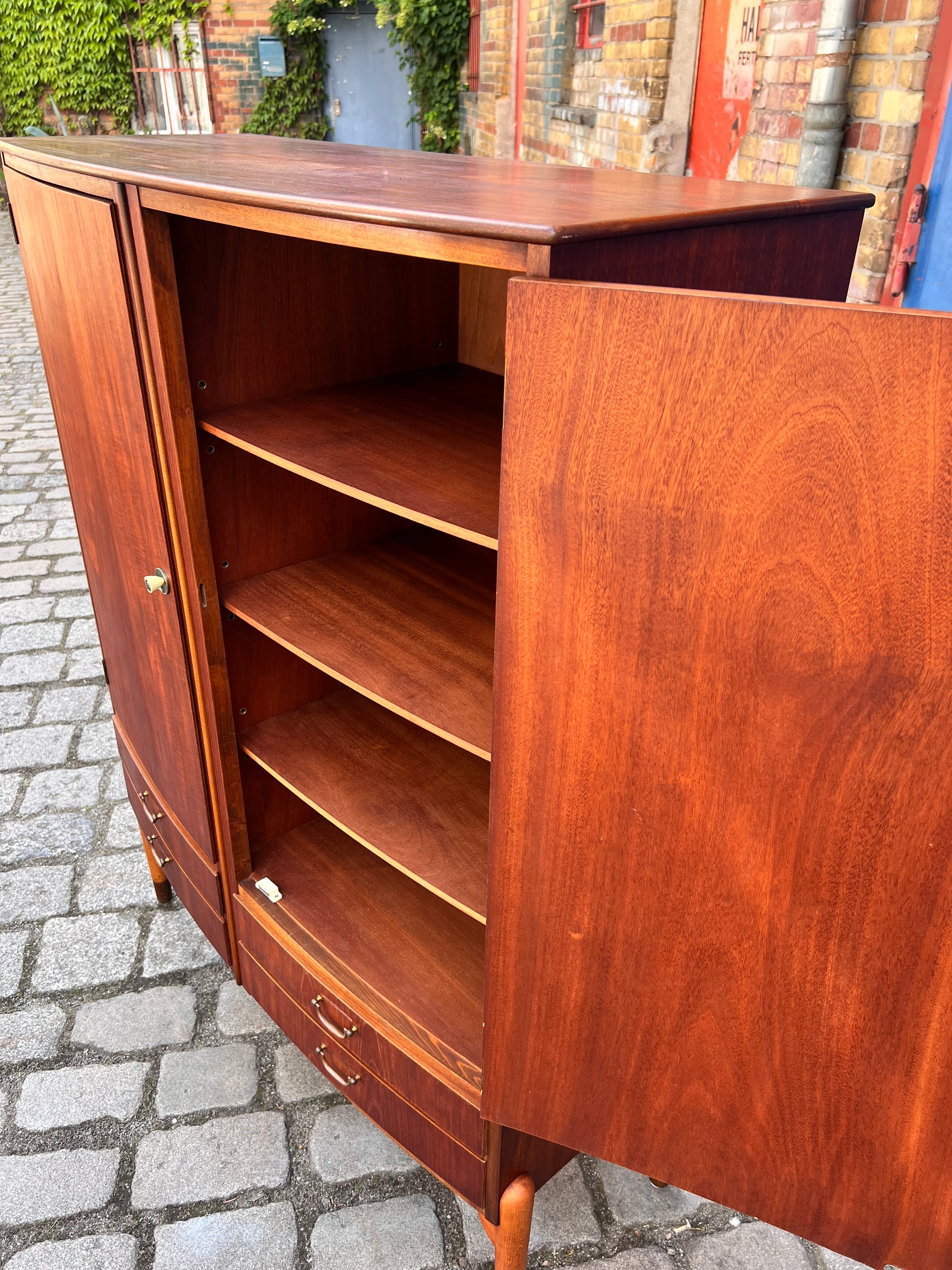 Schrank halbrund Teak aus Dänemark