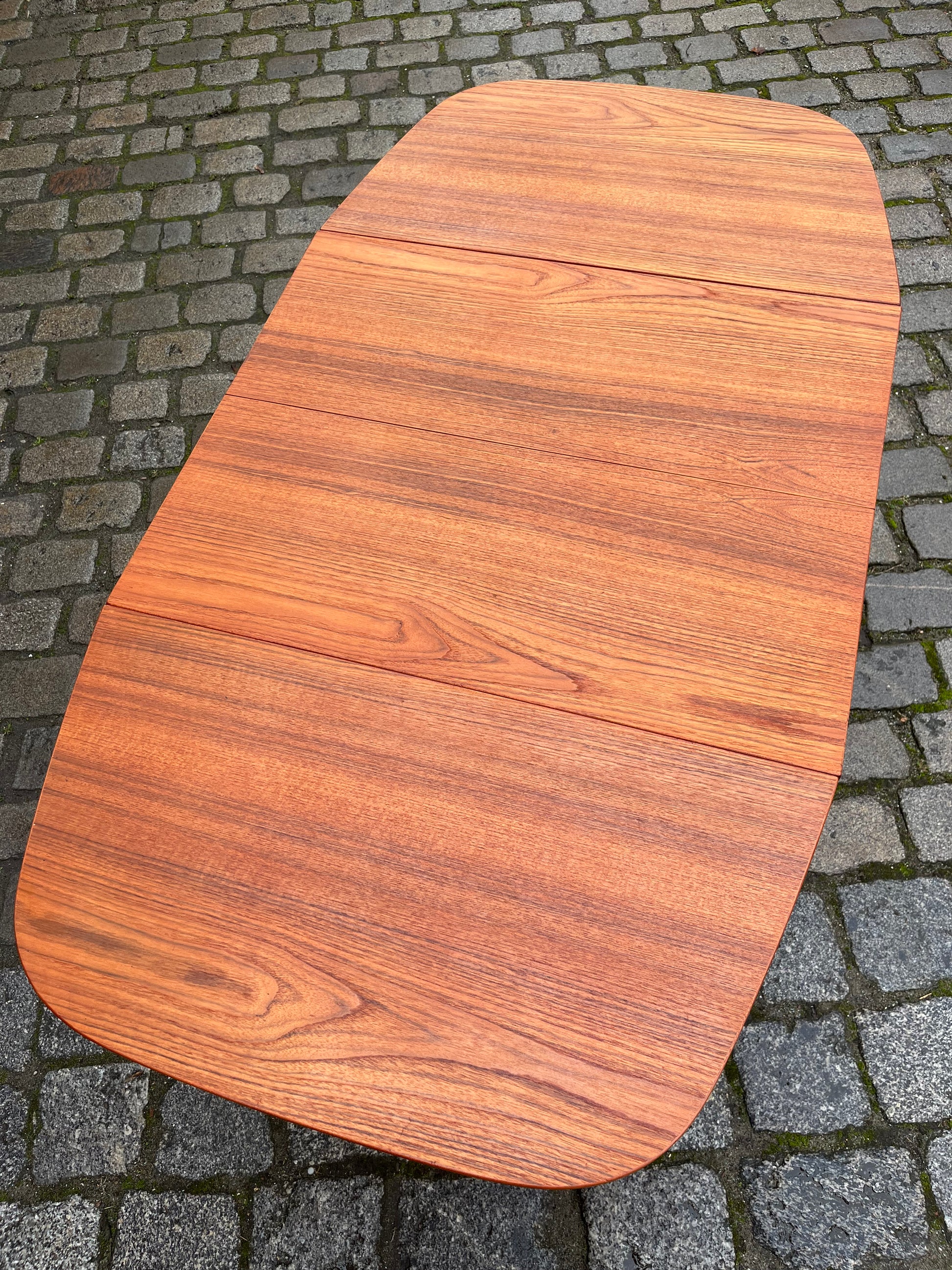 Esstisch Teak verlängerbar mit eingehängten Platten