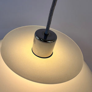 Lamellenlampe Milchglas Chrom aus Dänemark