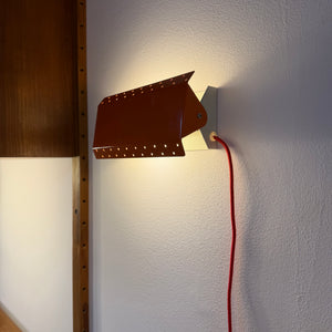 Wandlampe E.S. Horn orange mit beweglichen Visier