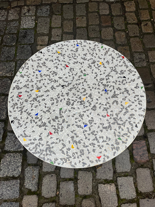 Mosaiktisch weiß grau mit original Messing-Hairpinlegs