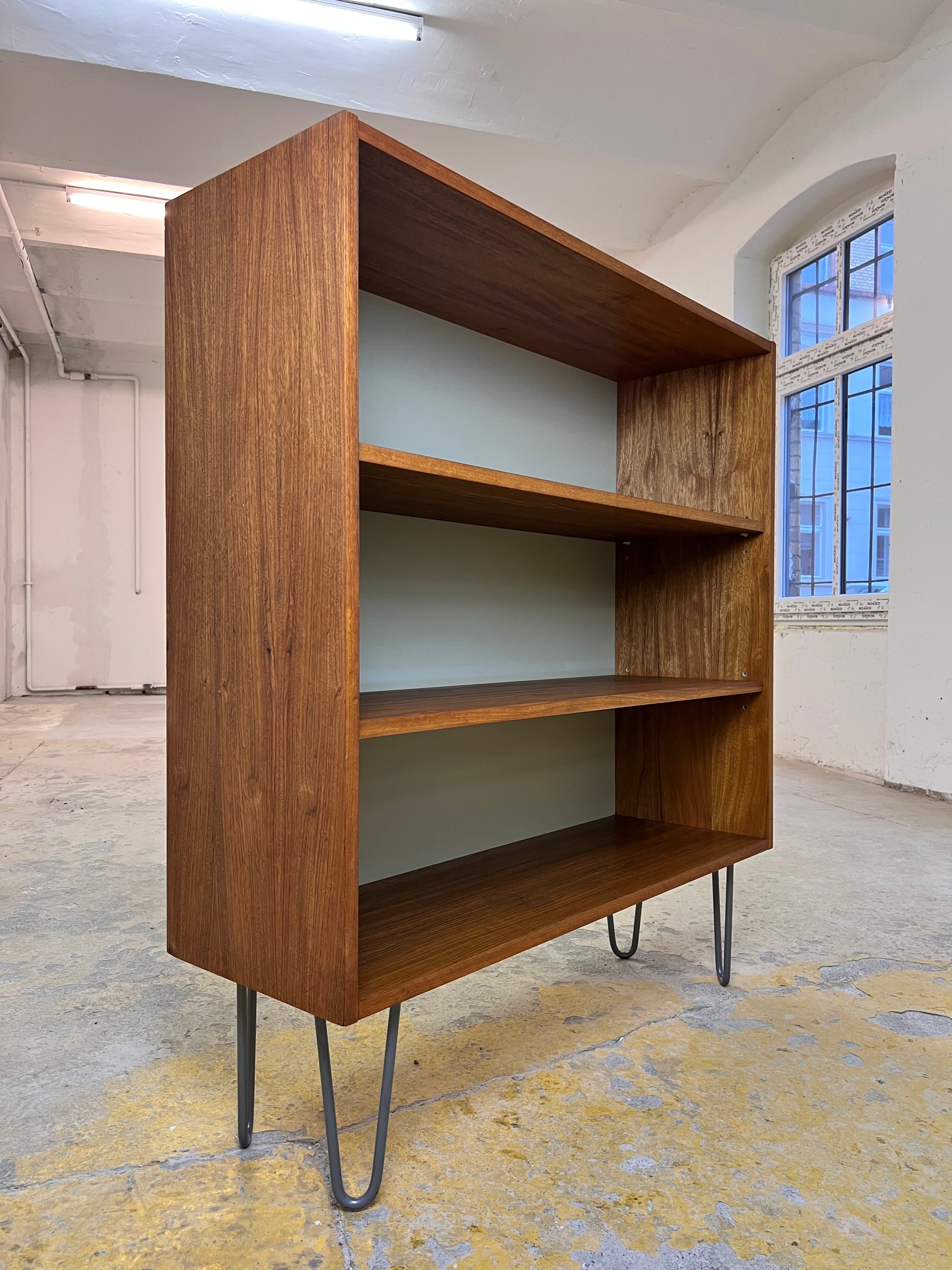 Regal Typ 430 Nussbaum von Joachim Nebelung für Hellerau