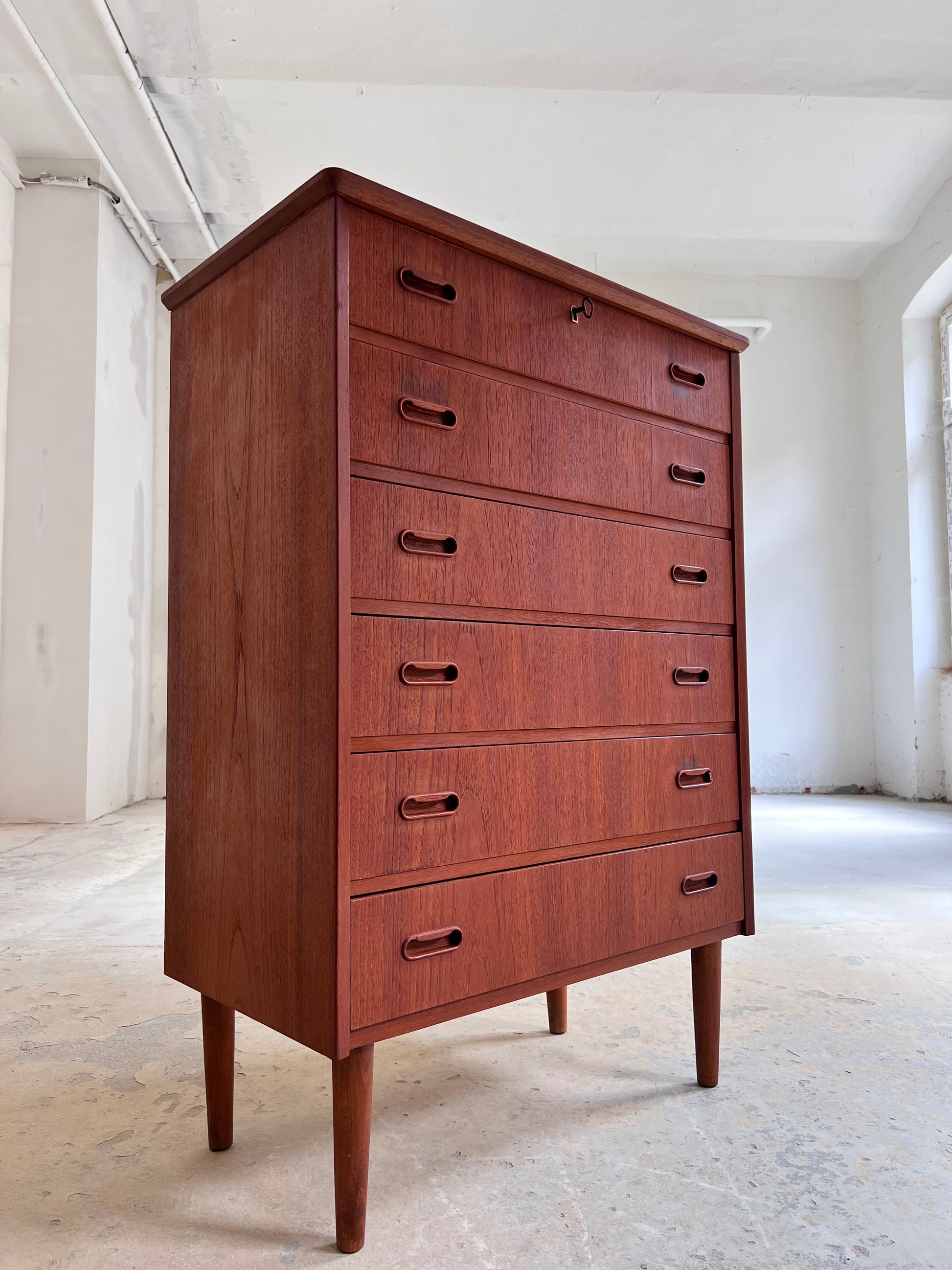Kommode Teak mit Schloss aus Dänemark