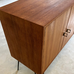 Sideboard Teak mit Flügeltüren & Messinggriffen