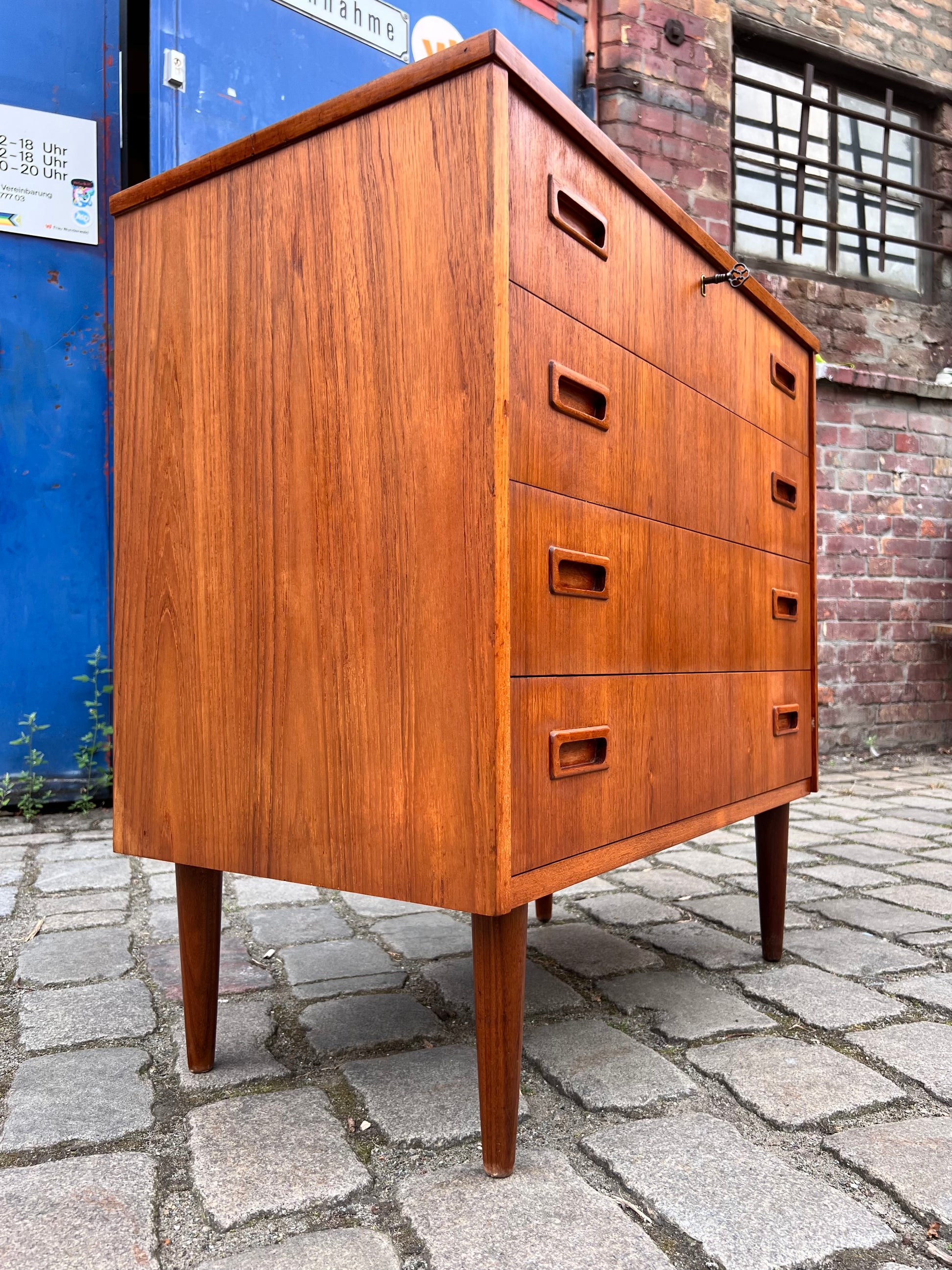 Kommode Teak mit Schloss aus Dänemark