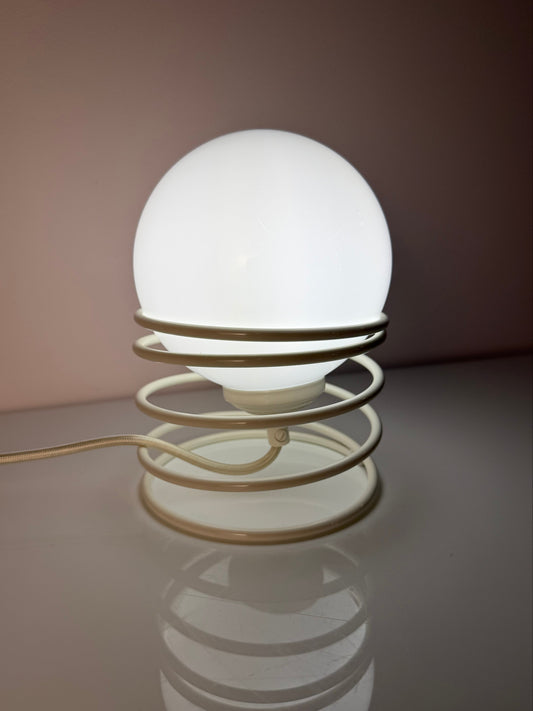 Tischlampe Spirale weiß von Massive Lighting