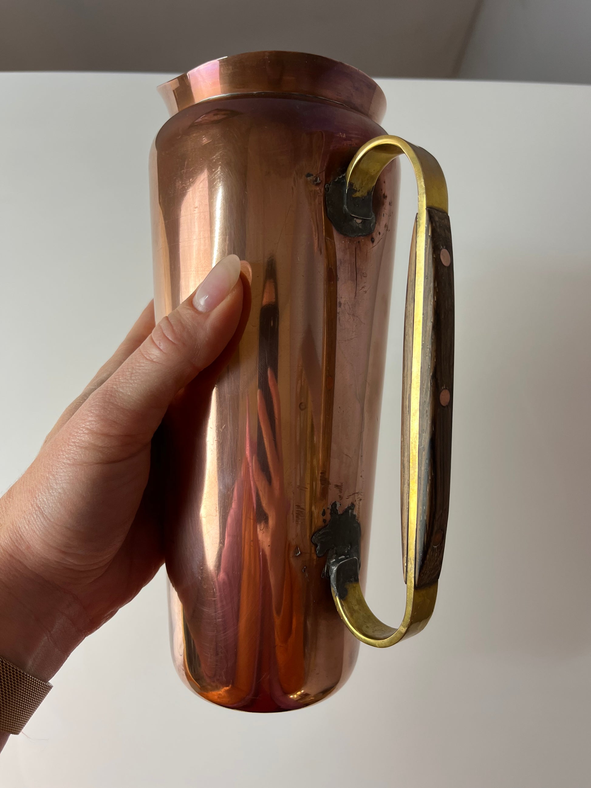 Krug Kupfer mit Holzgriff