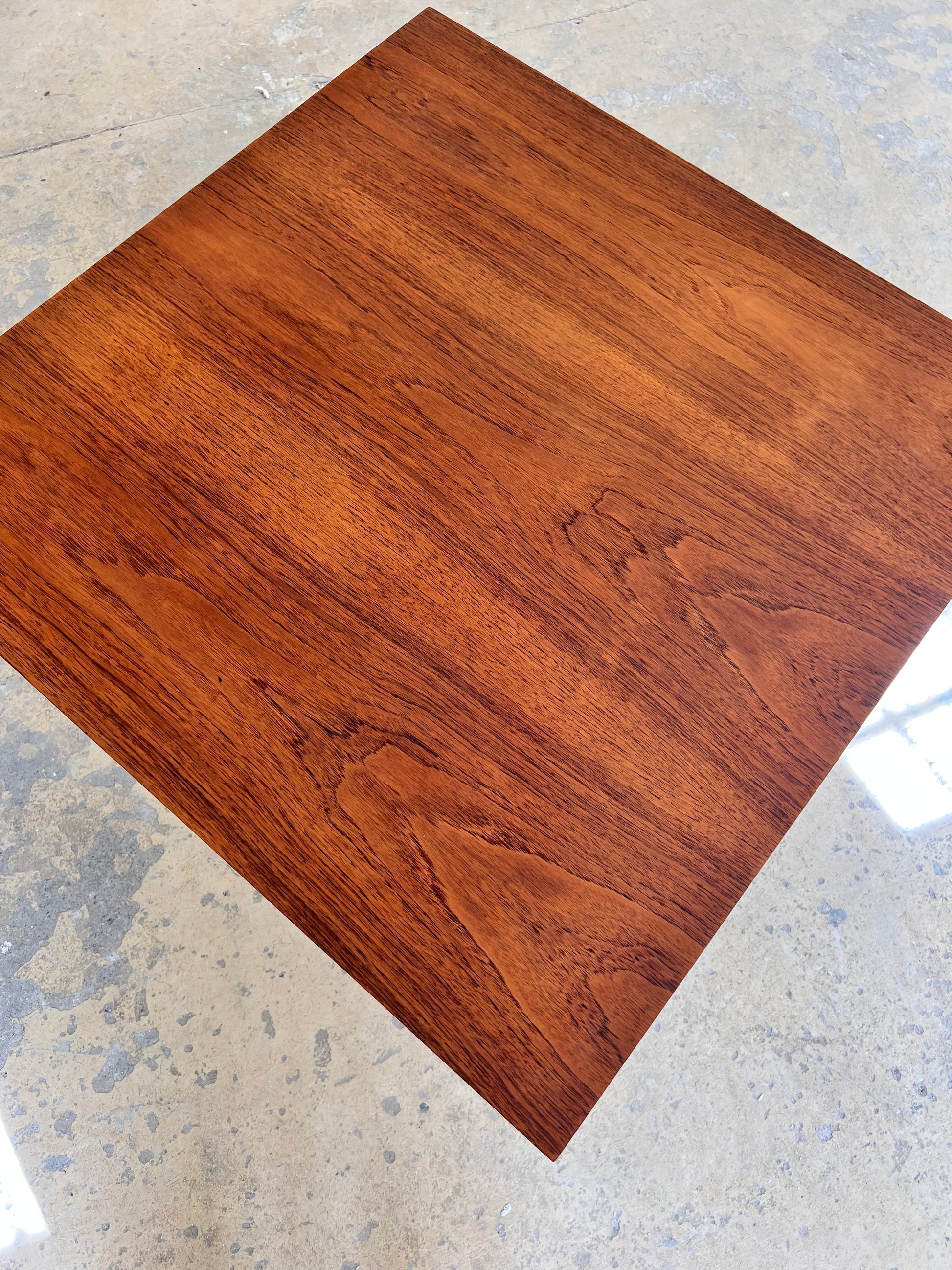 Quadratischer Esstisch Teak mit original Hairpinlegs