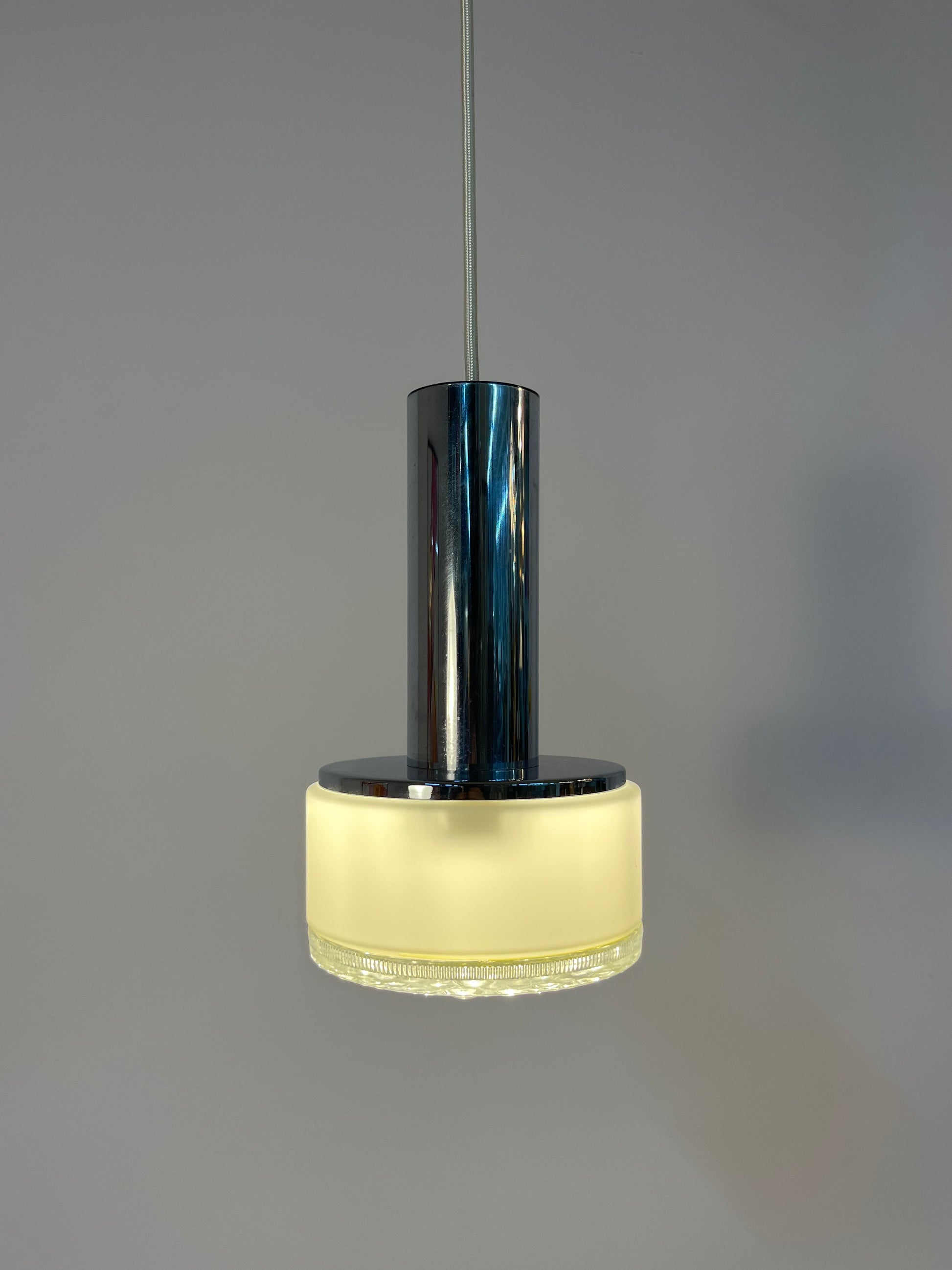 Hängelampe weiß Glas Chrom aus den Niederlanden