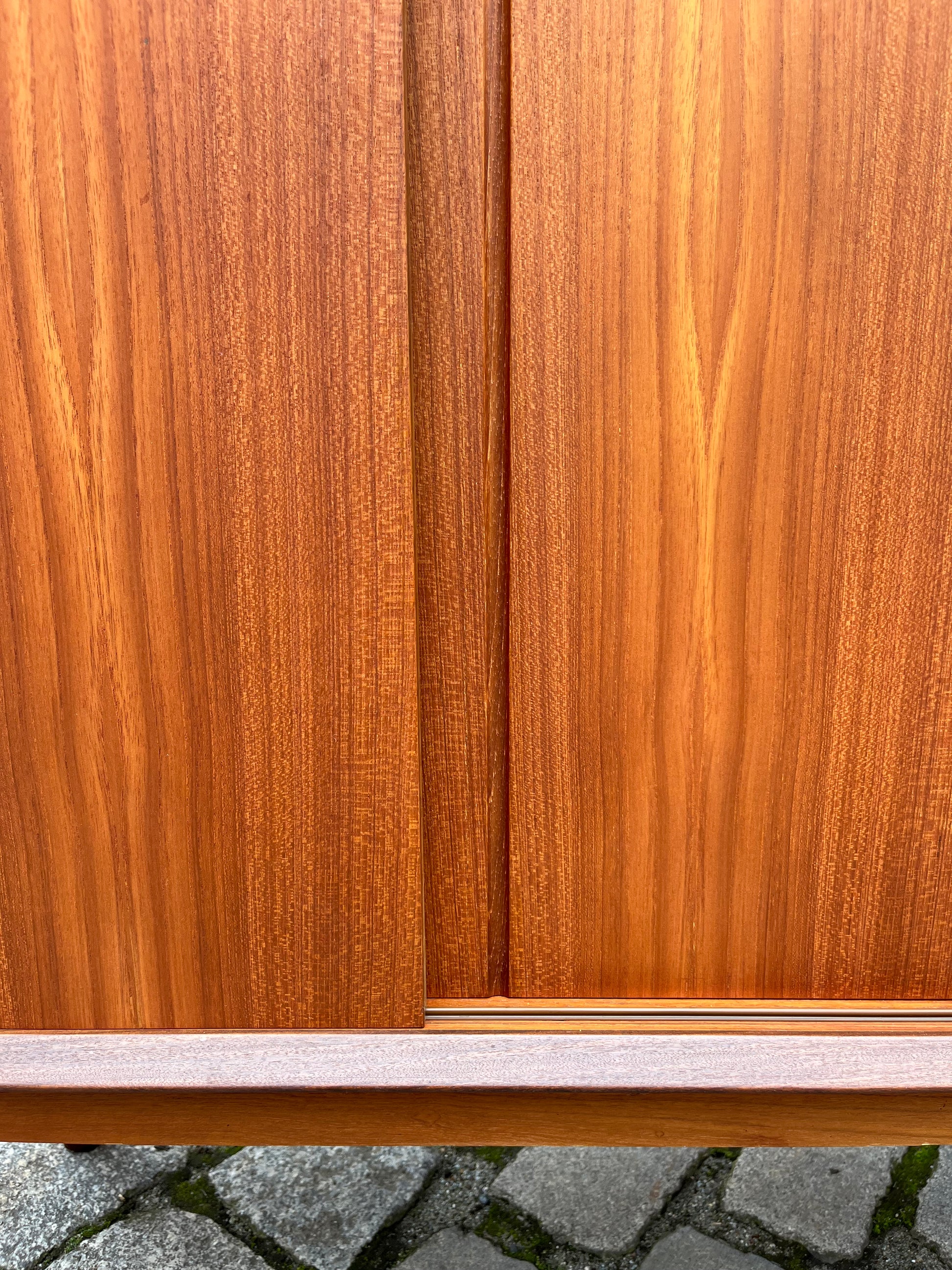 Highboard Teak mit schrägen Griffen aus Dänemark