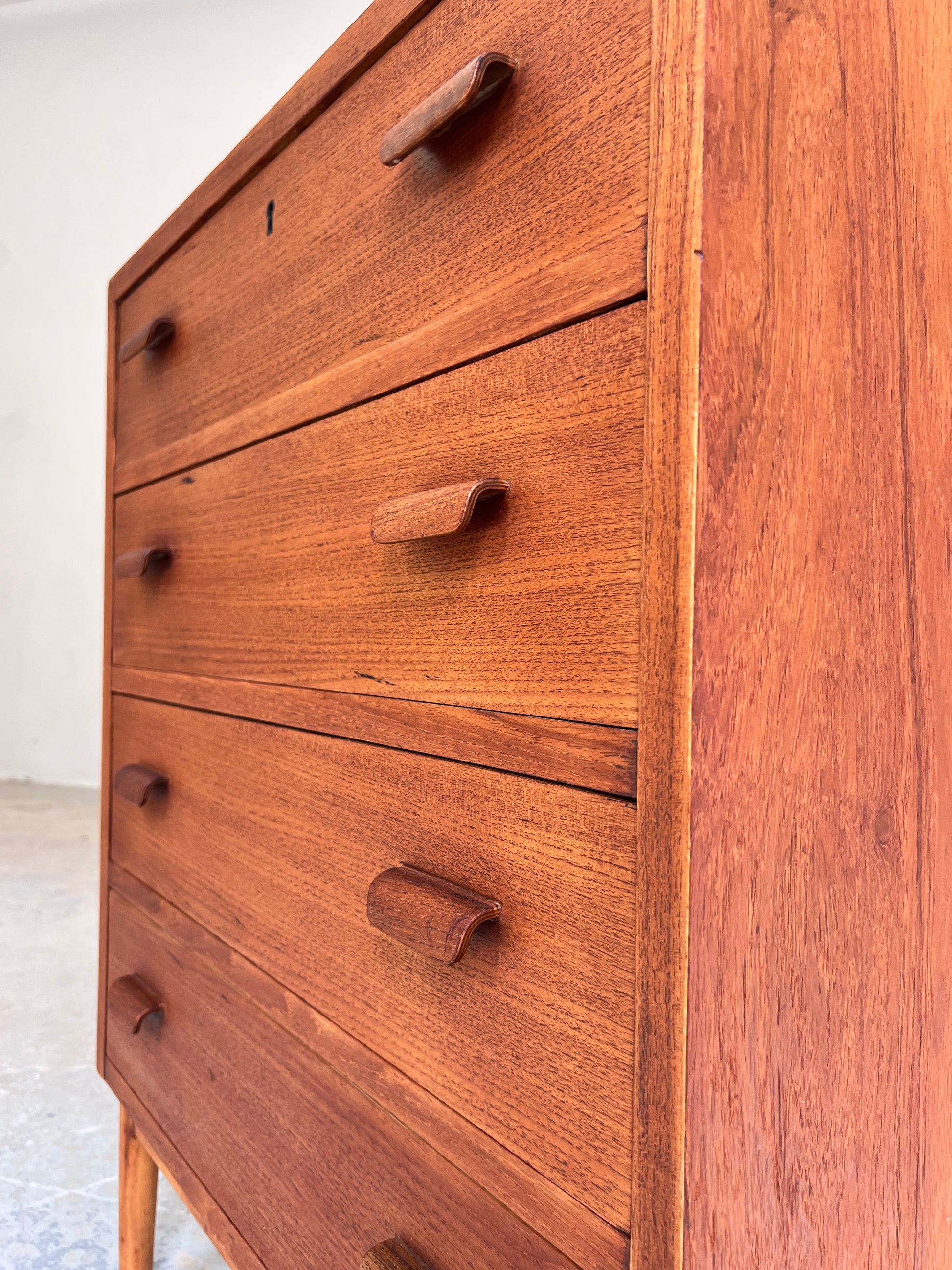 Kommode Teak mit Schloss aus Dänemark