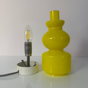 Tischlampe sonnengelb Opalglas