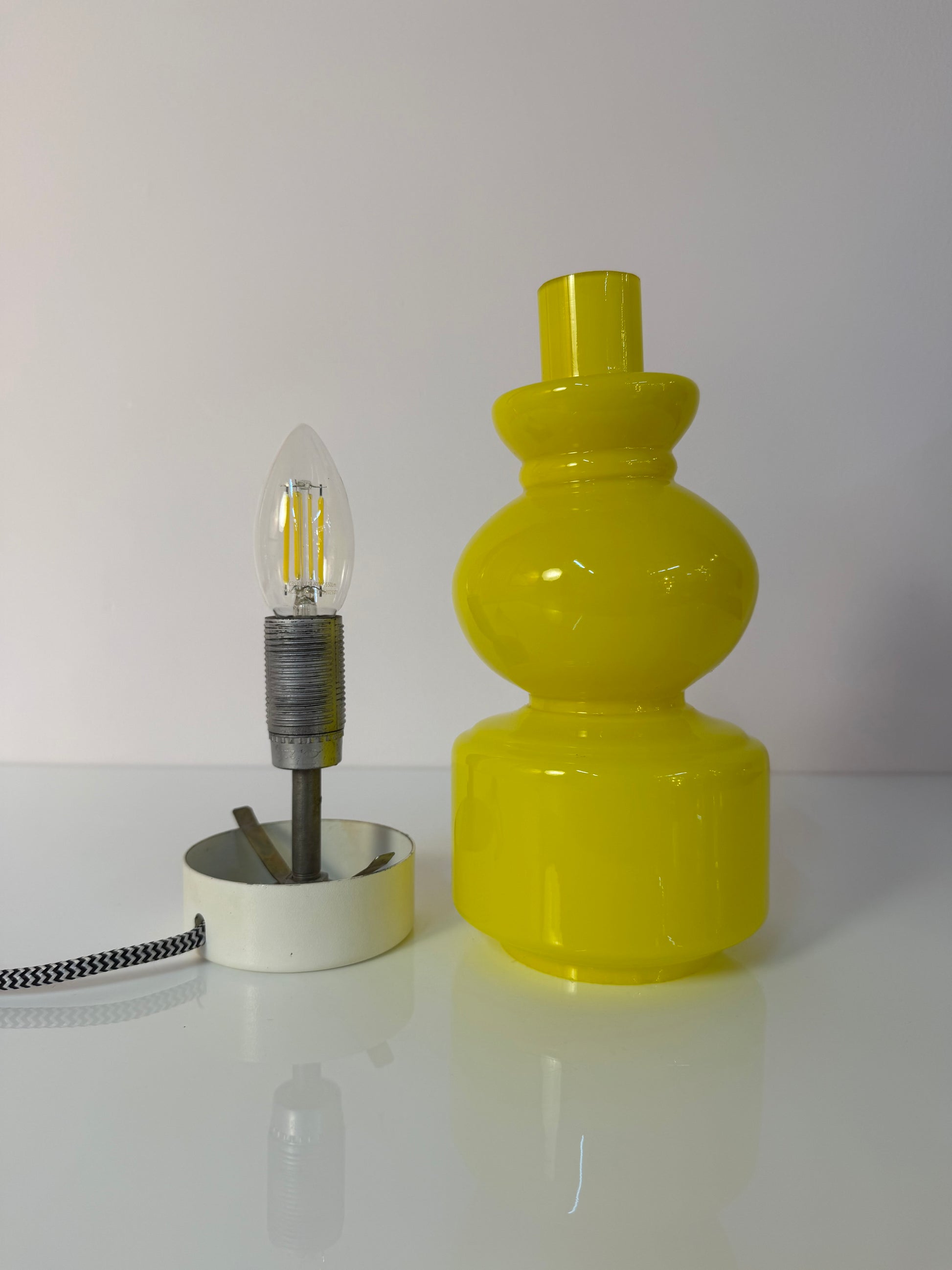 Tischlampe sonnengelb Opalglas