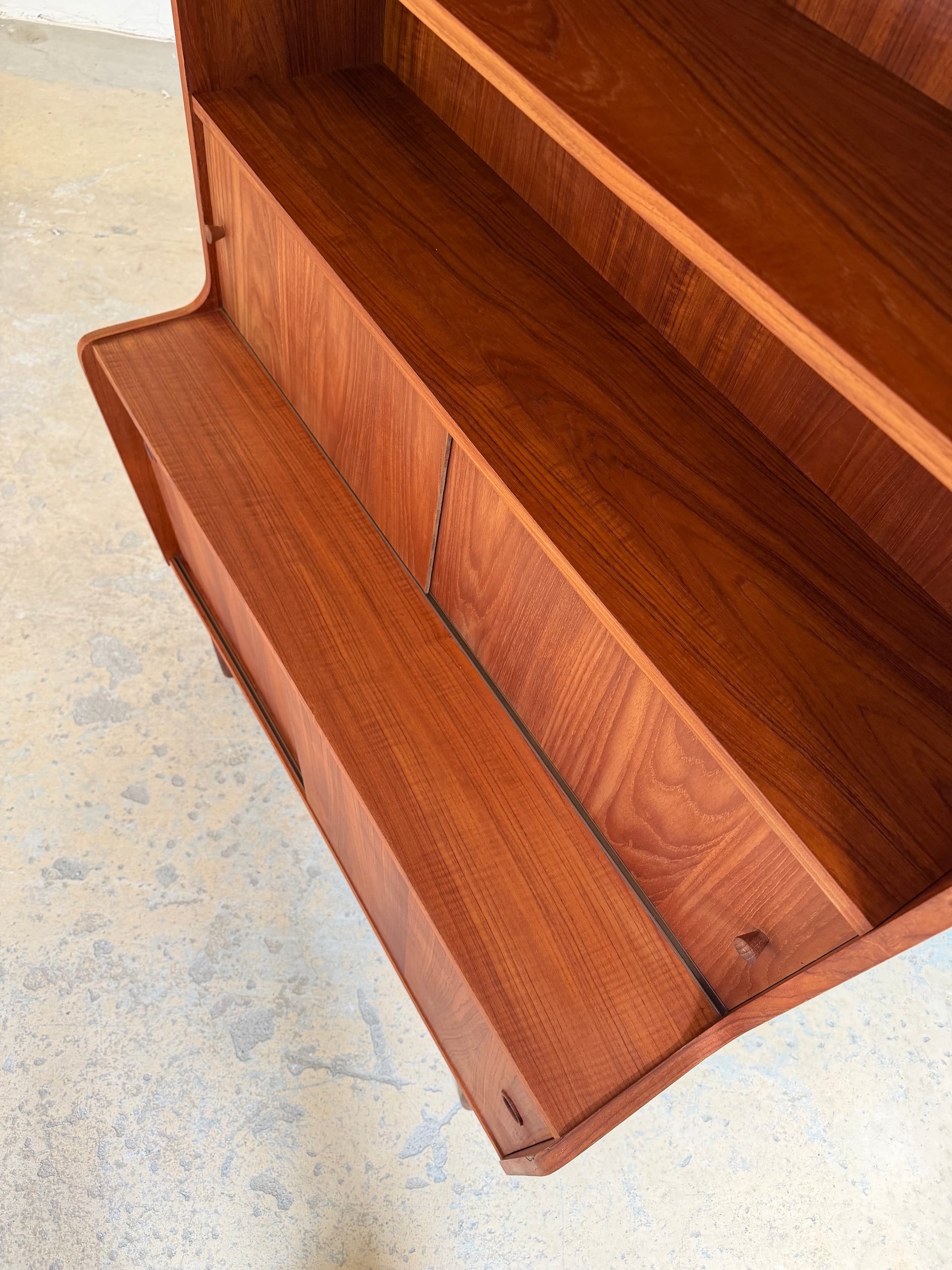 Bücherregal Teak mit Schiebetüren aus Dänemark