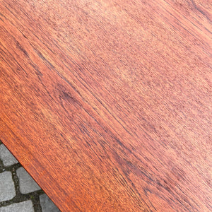 Esstisch Teak ausziehbar mit trapezförmigen Tischblättern
