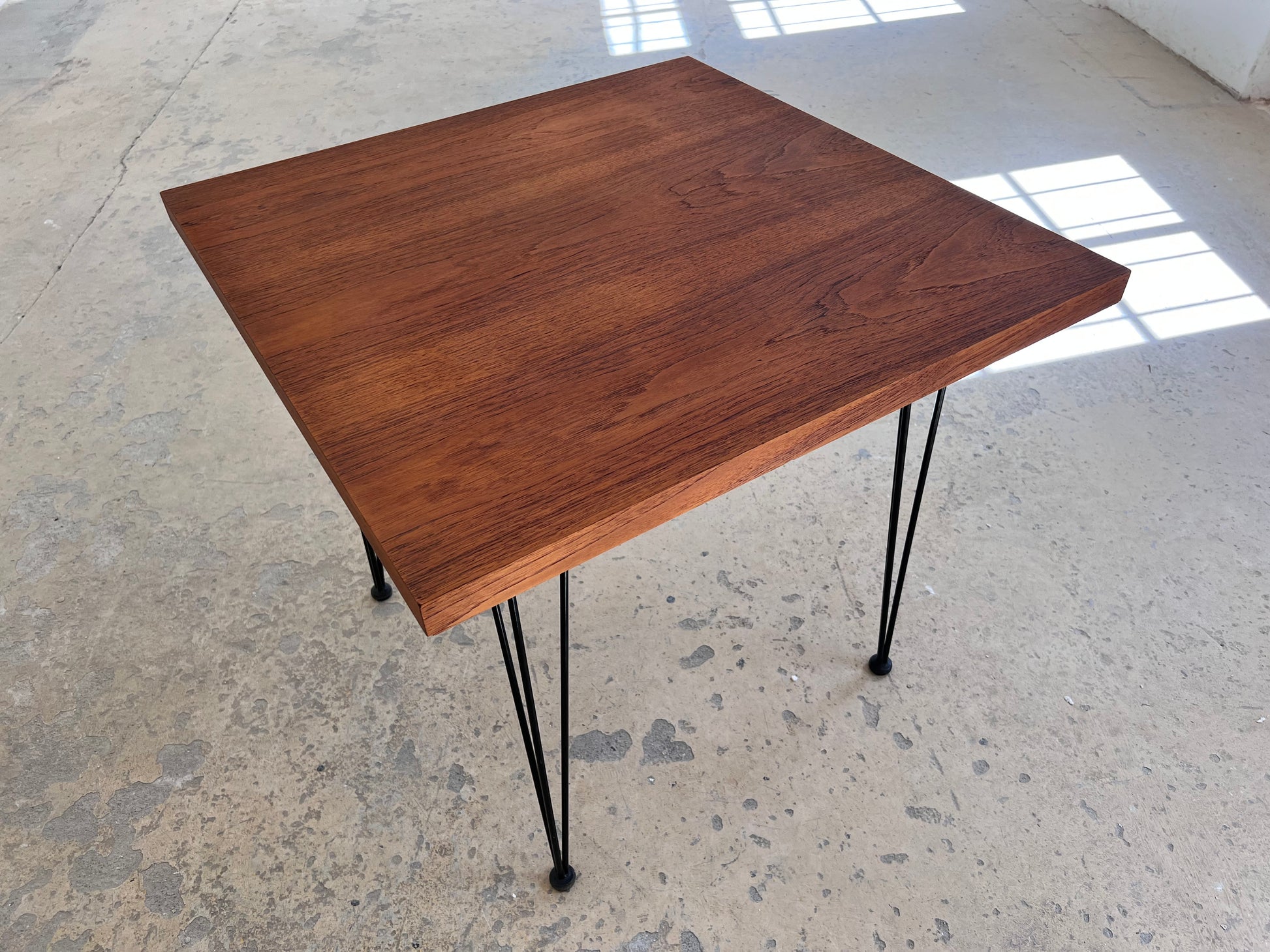Quadratischer Esstisch Teak mit original Hairpinlegs
