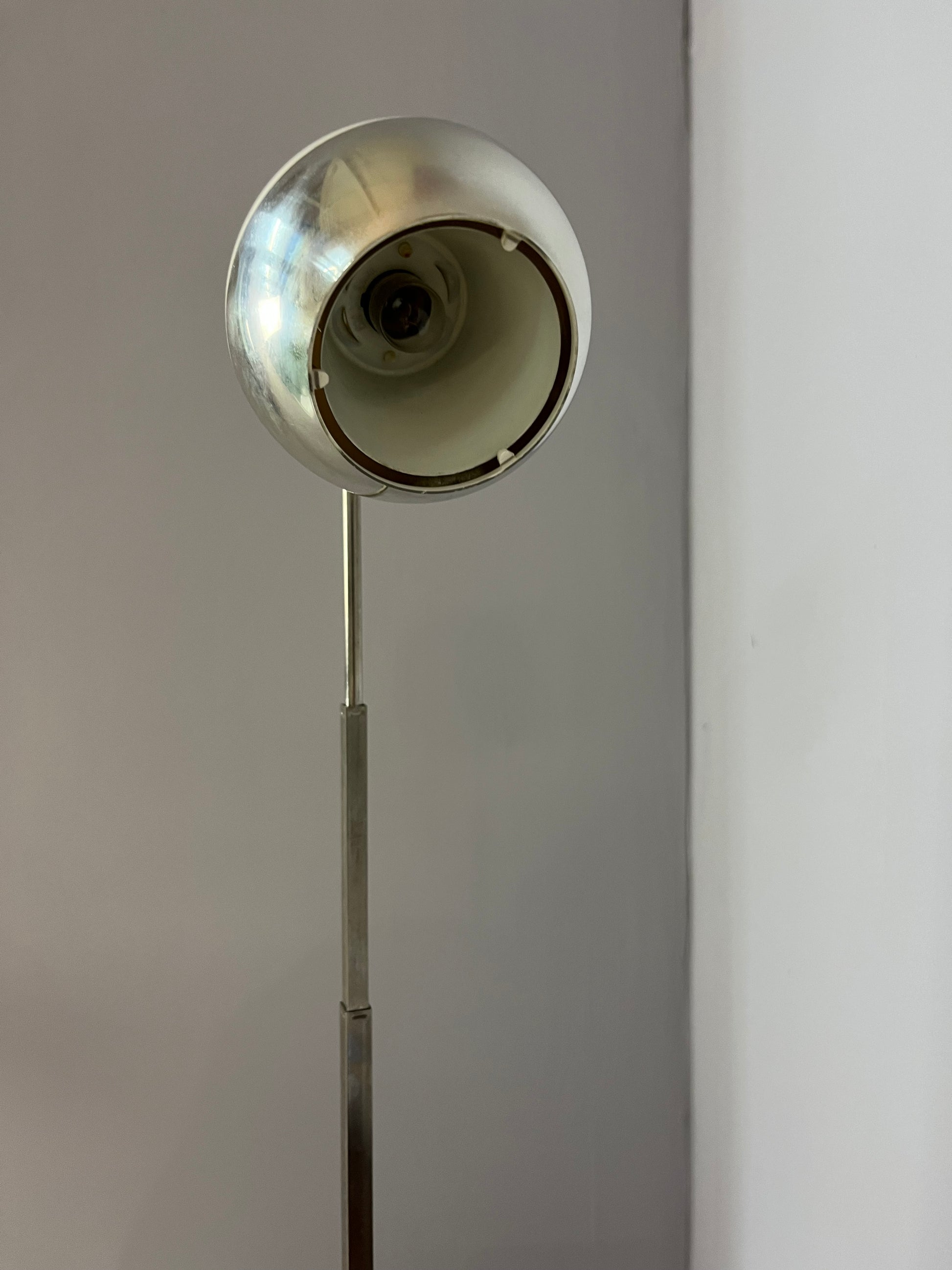 Schreibtischlampe weiß Chrom mit Teleskoparm von Eichhoff Werke