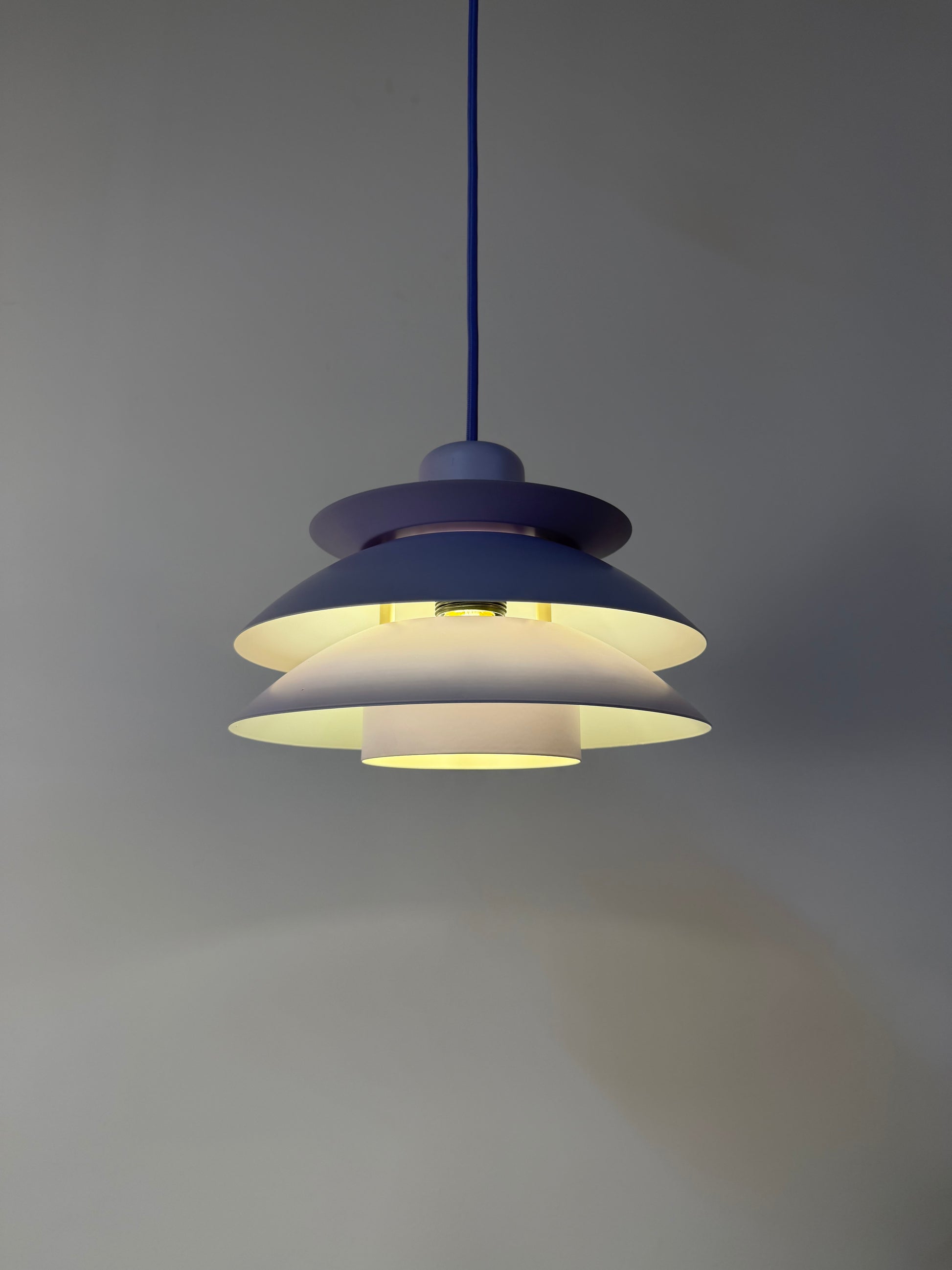 Lamellenlampe Typ 776 flieder von Horn