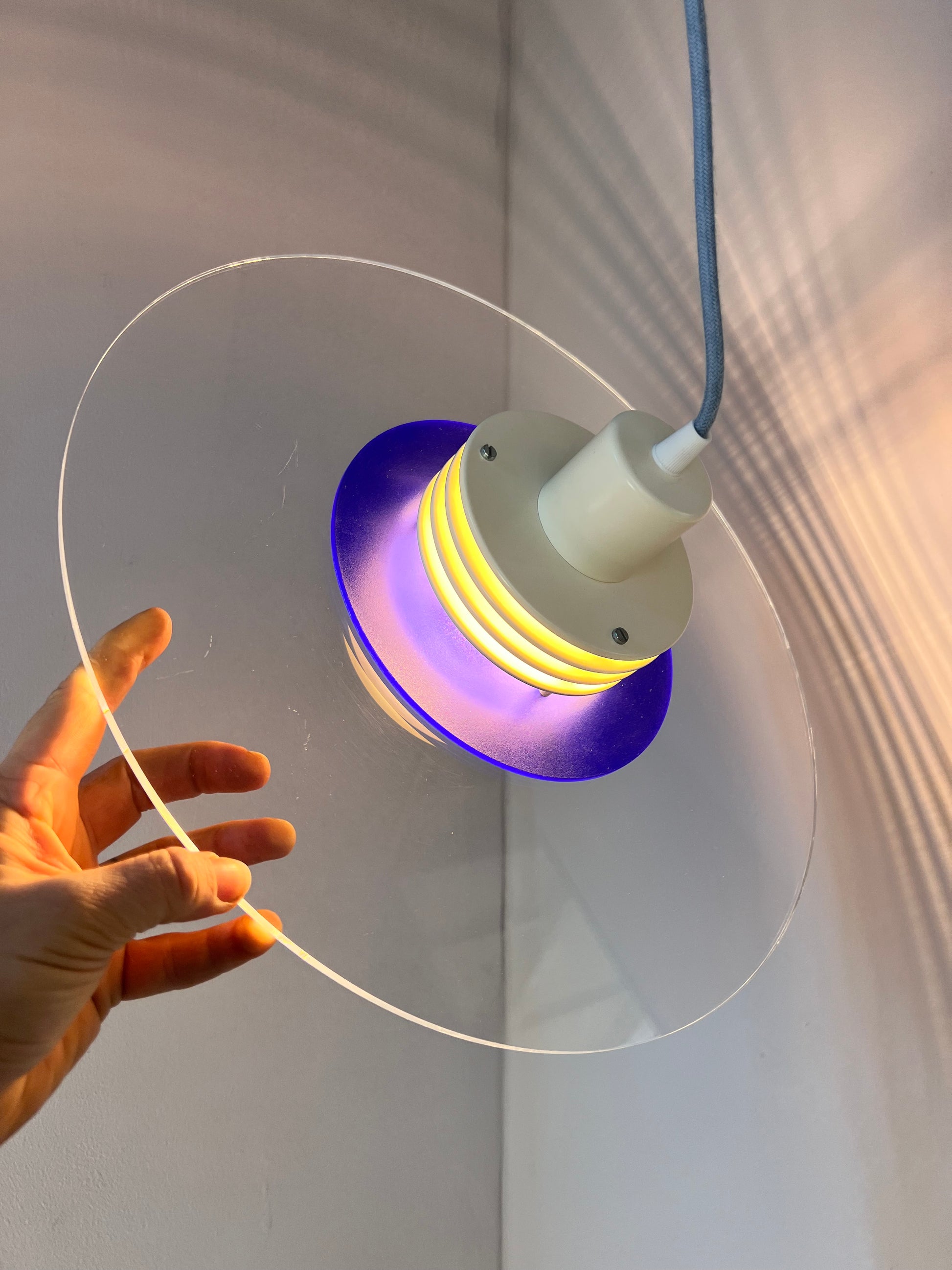 Lamellenlampe „Astra“ blau Plexiglas aus Dänemark