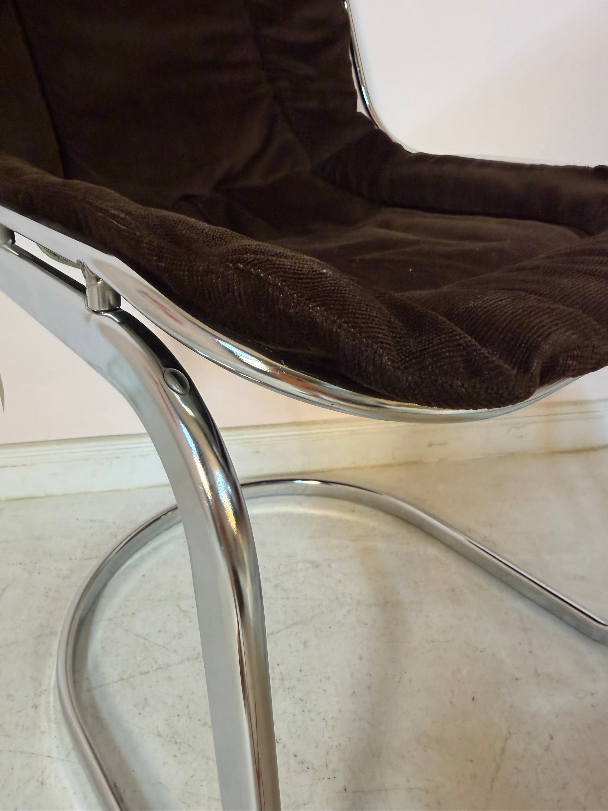 Freischwinger Chrom mit braunem Polster von Gastone Rinaldi