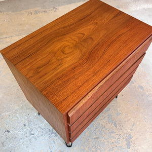 Kommode Teak auf Hairpinlegs von IDEE Möbel