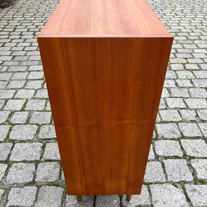 Kommode Teak mit durchgängigen Griffen