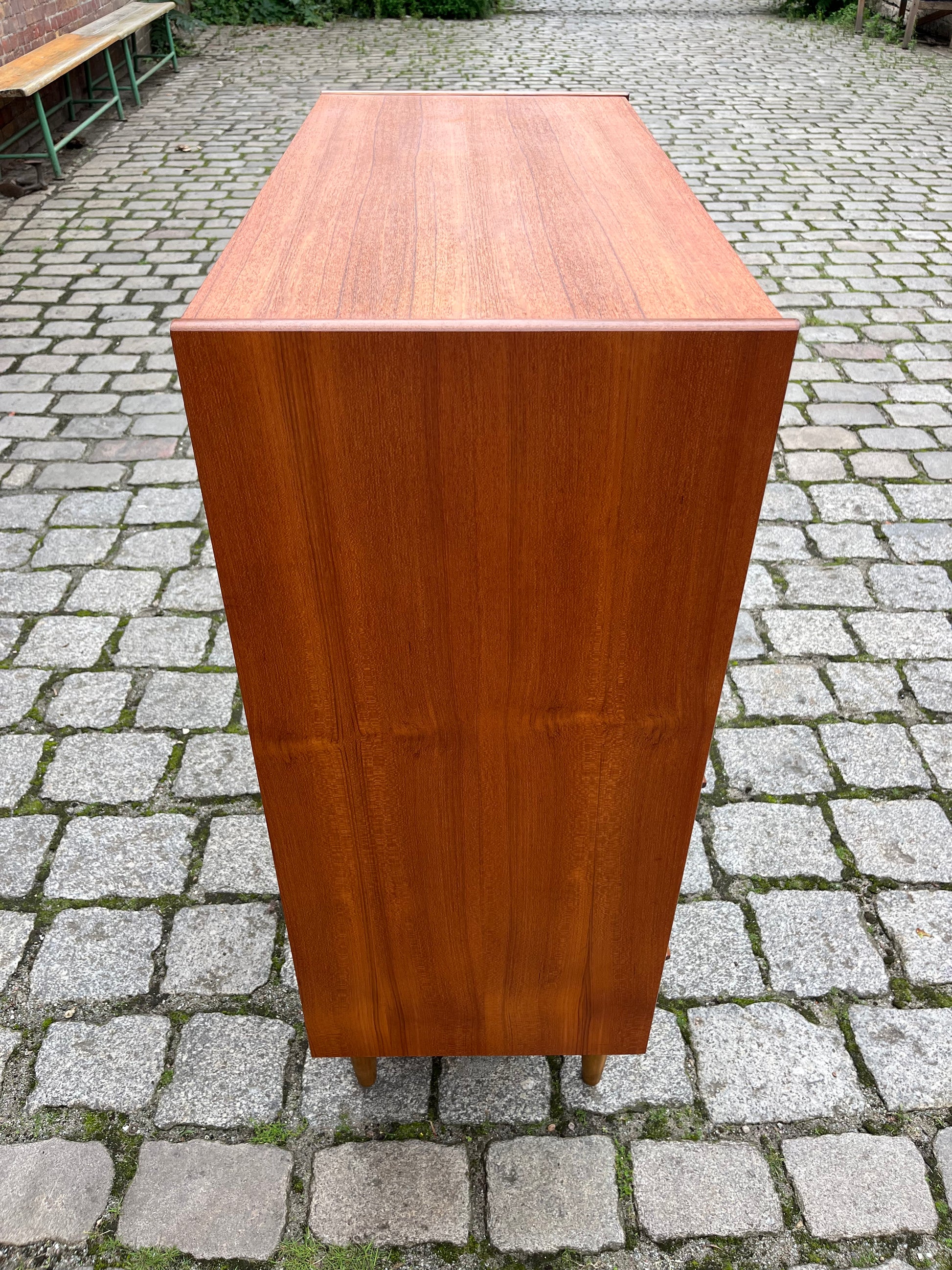 Kommode Teak mit durchgängigen Griffen