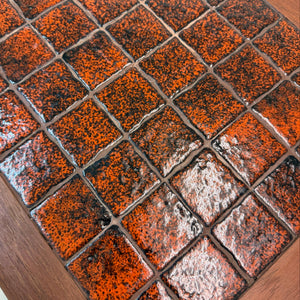 Beistelltisch Teak mit orange gescheckten Fliesen