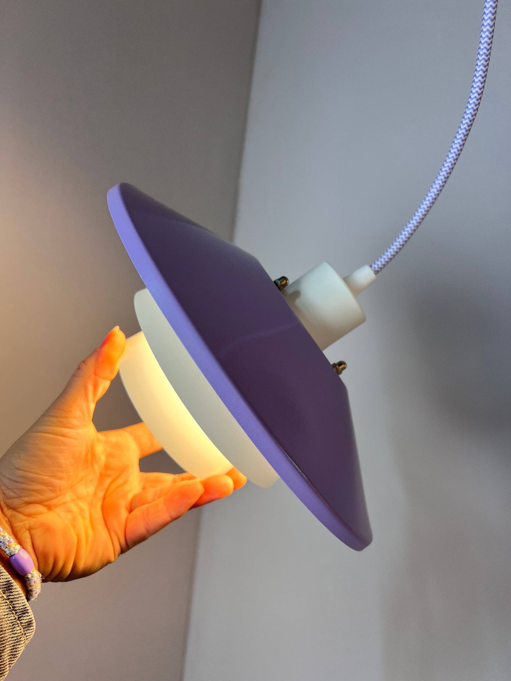 Lamellenlampe neu lackiert weiß lila