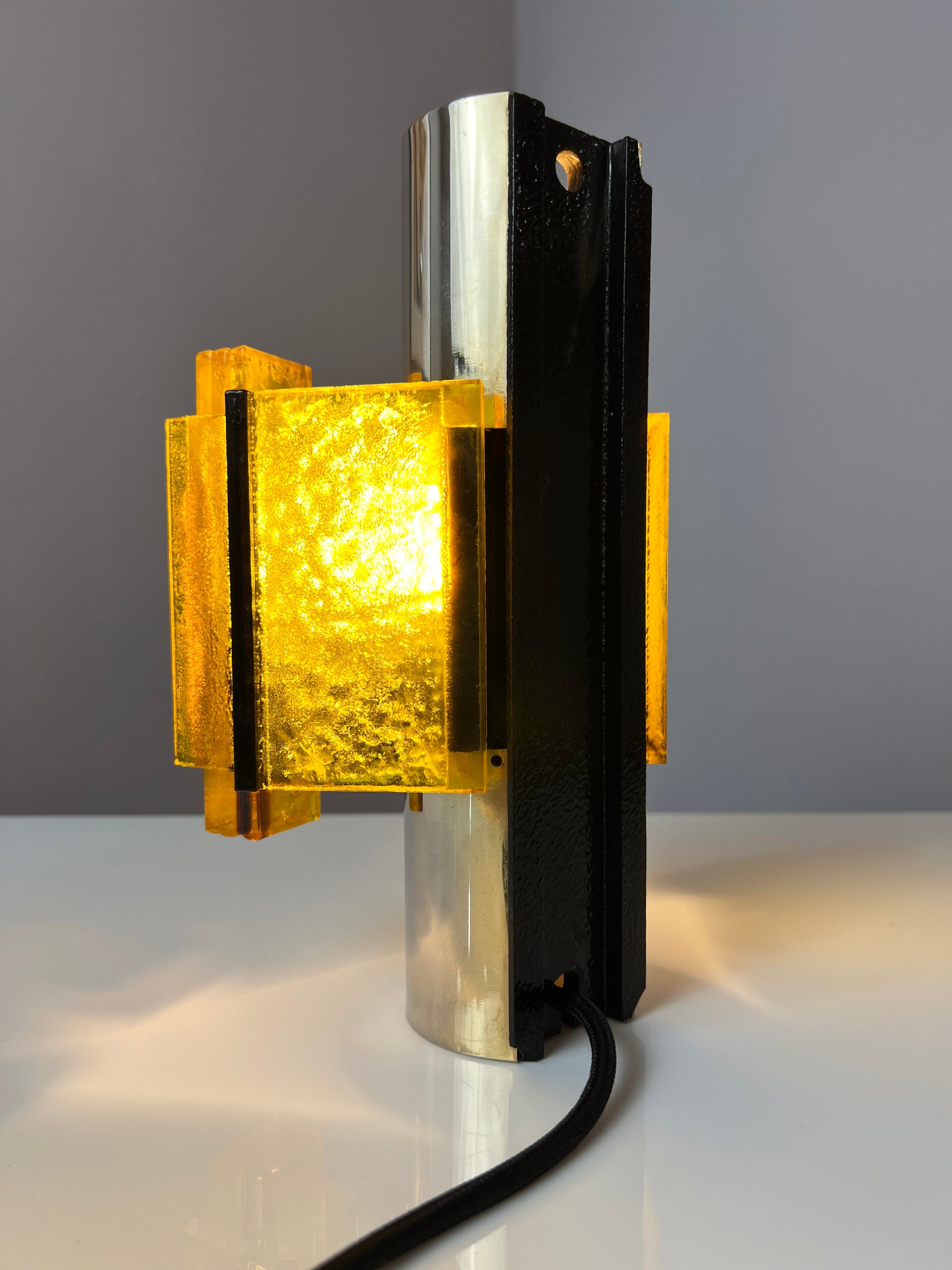 Wandlampe gelb schwarz von Claus Bolby für Cebo