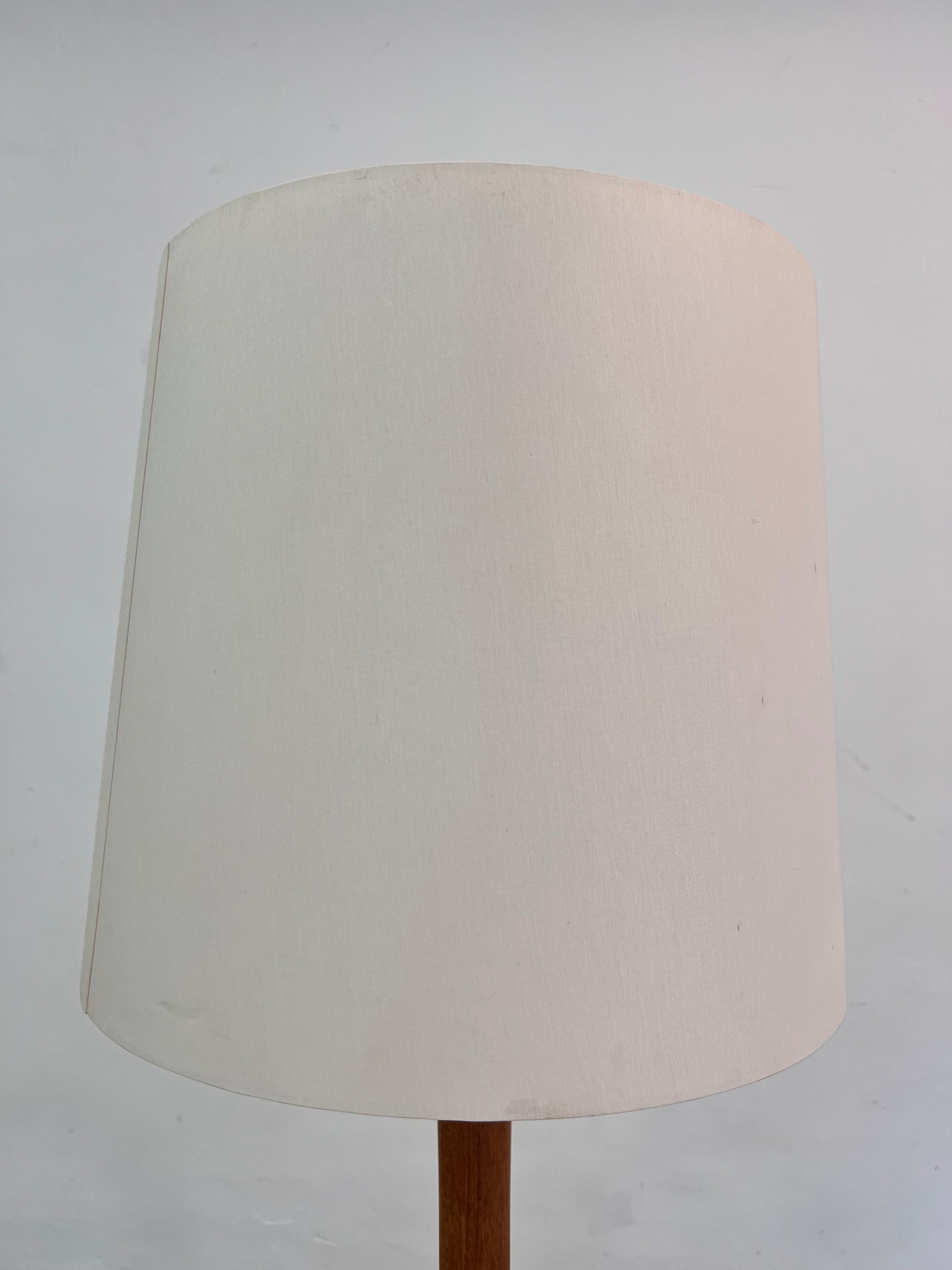 Stehlampe Teak mit Seidenschirm aus Dänemark