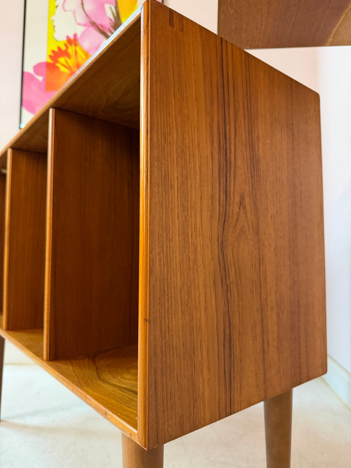 Kleines Regal Teak für Schalltplatten aus Dänemark