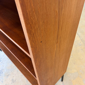 Regal Teak mit neuen Metallfüßen von IDEE Möbel