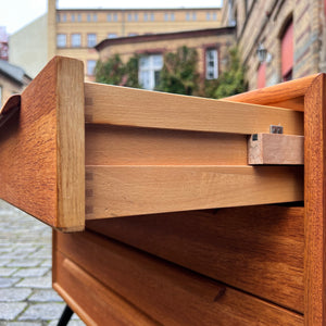 Kommode Eiche mit schwarzen Beinen
