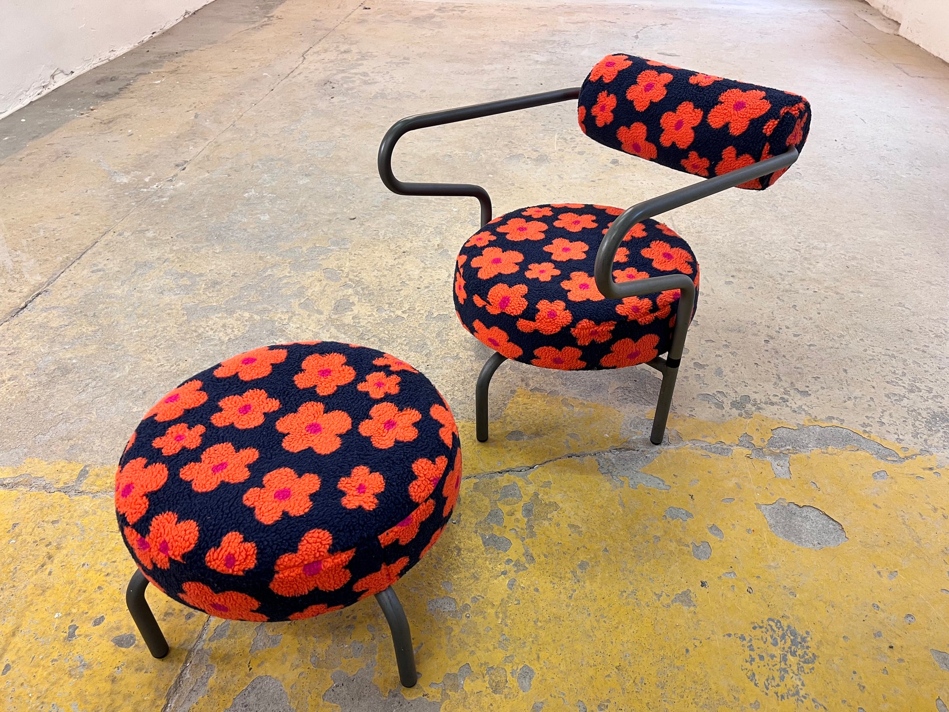 Set: Sessel & Hocker neu gepolstert aus der Serie The Natural Choice von Innovation Randers