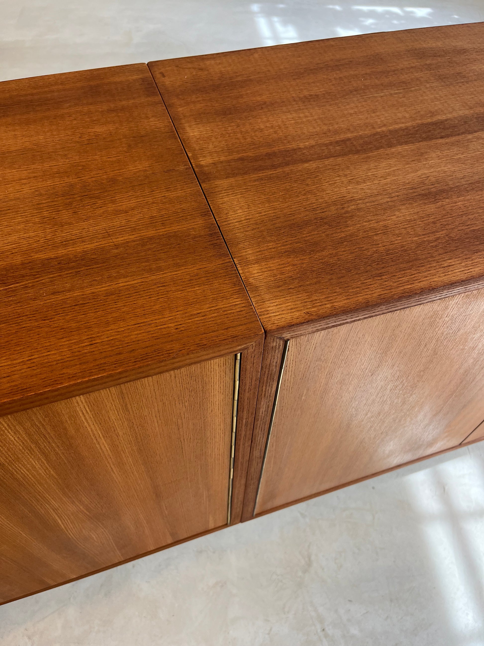 Sideboard Teak mit Flügeltüren & Messinggriffen