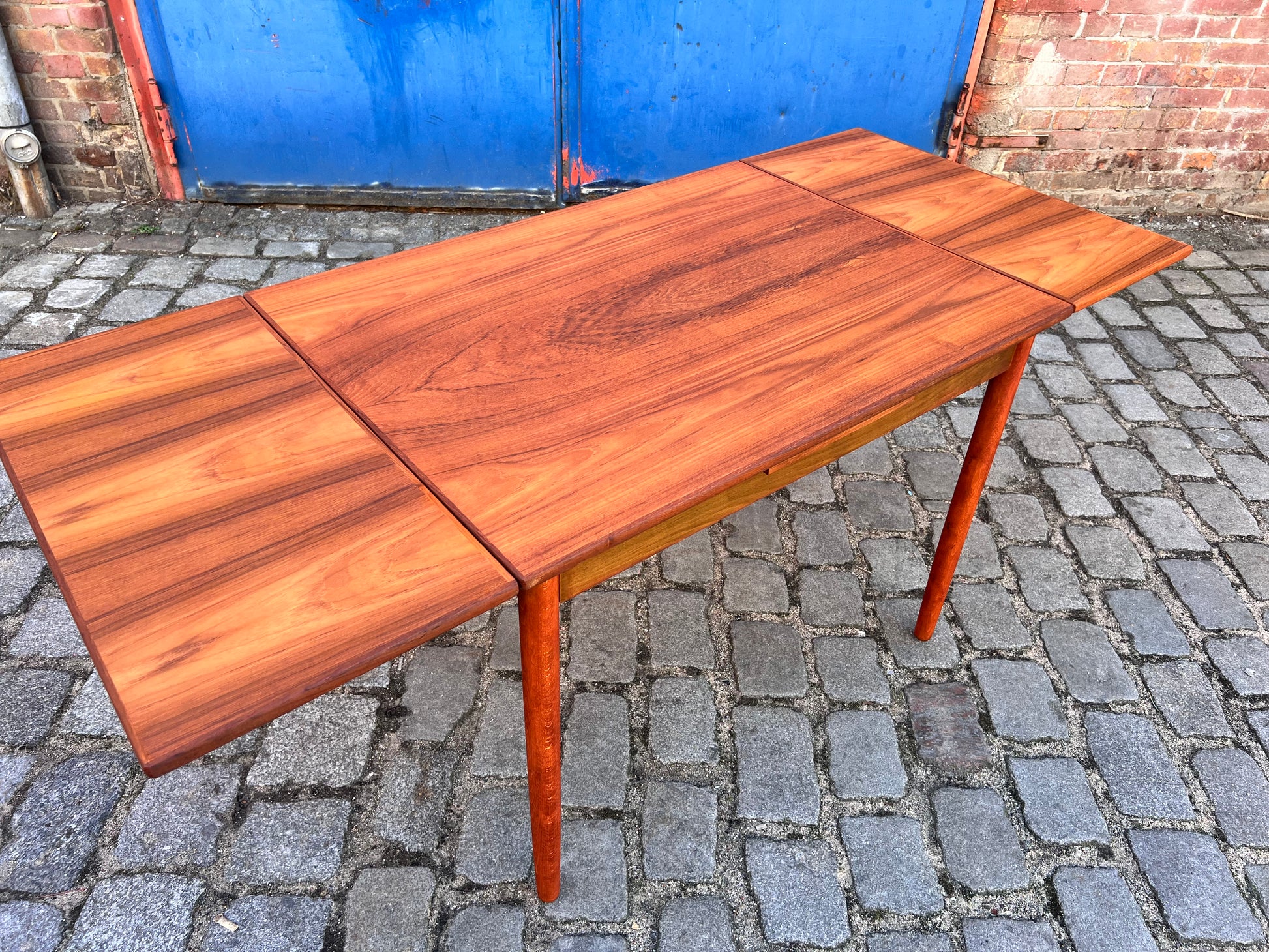 Kleiner ausziehbarer Esstisch Teak aus Dänemark