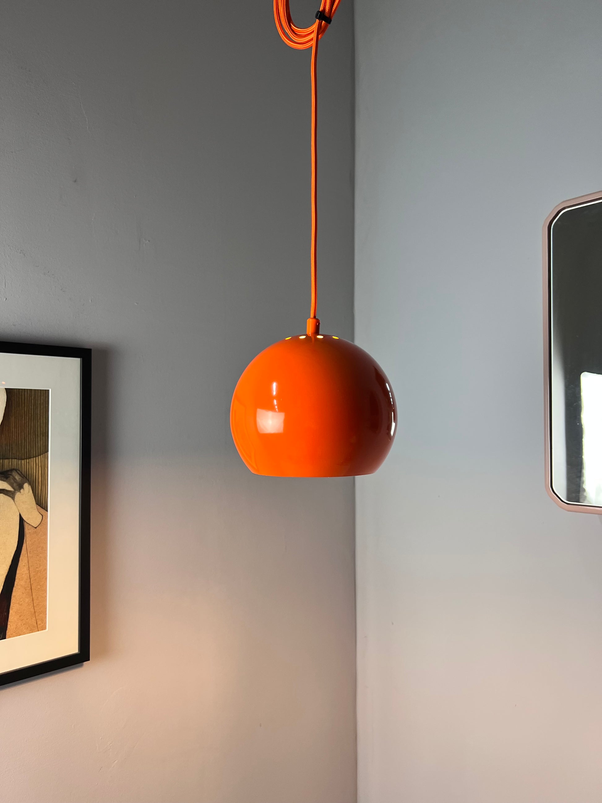 Kugellampe neu lackiert orange aus Dänemark