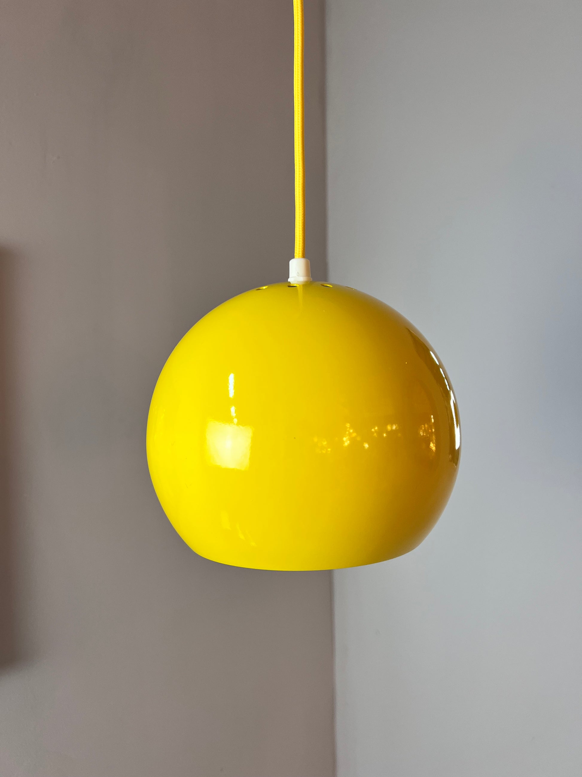 Kugellampe gelb aus Dänemark