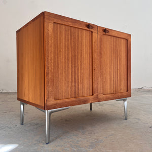 Kommode Teak mit Flügeltüren & neuen Chromfüßen von H. W. Klein