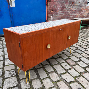 Sideboard Teak mit Fliesen und Schloss