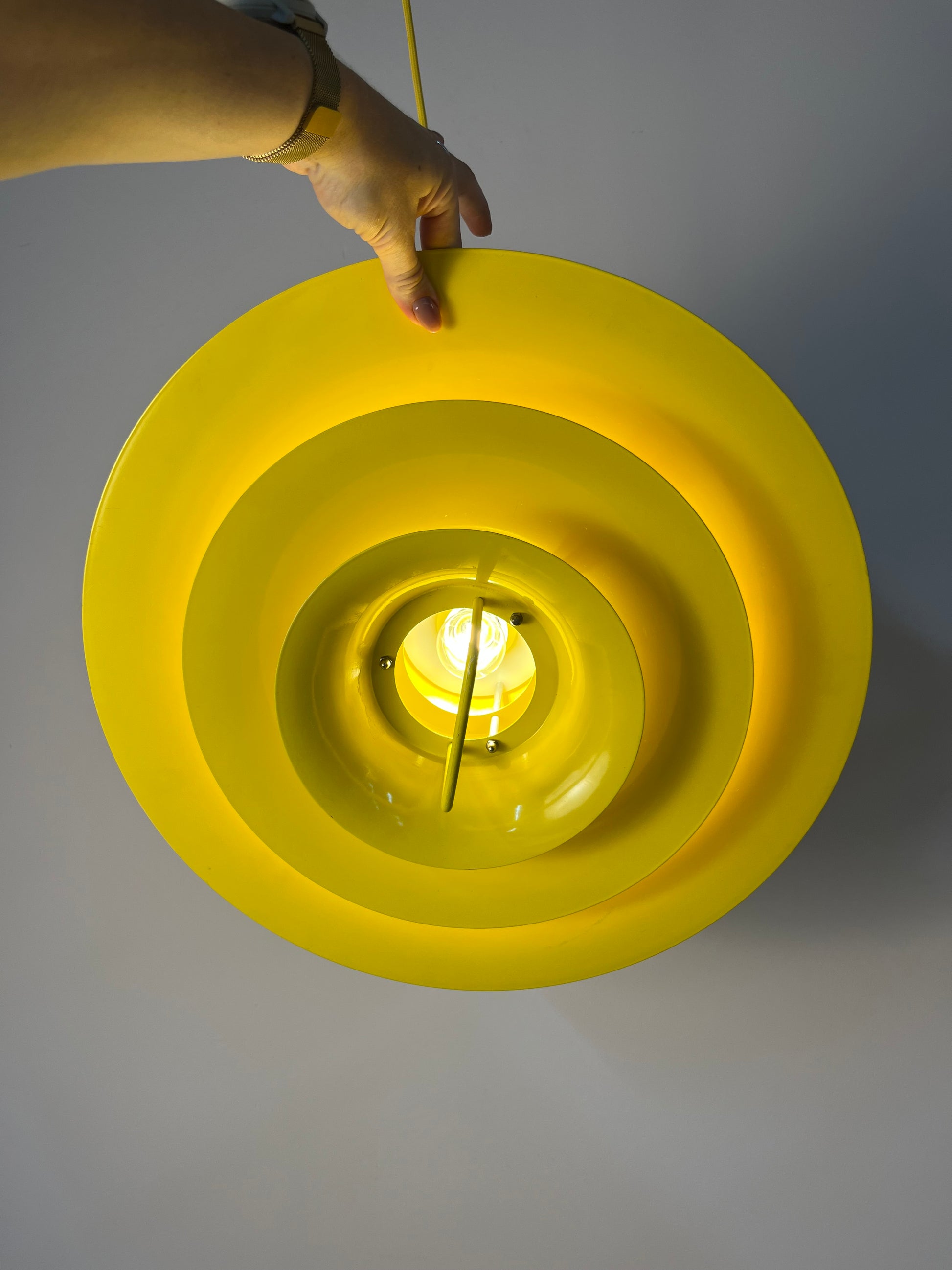 Lamellenlampe neu lackiert gelb aus Dänemark
