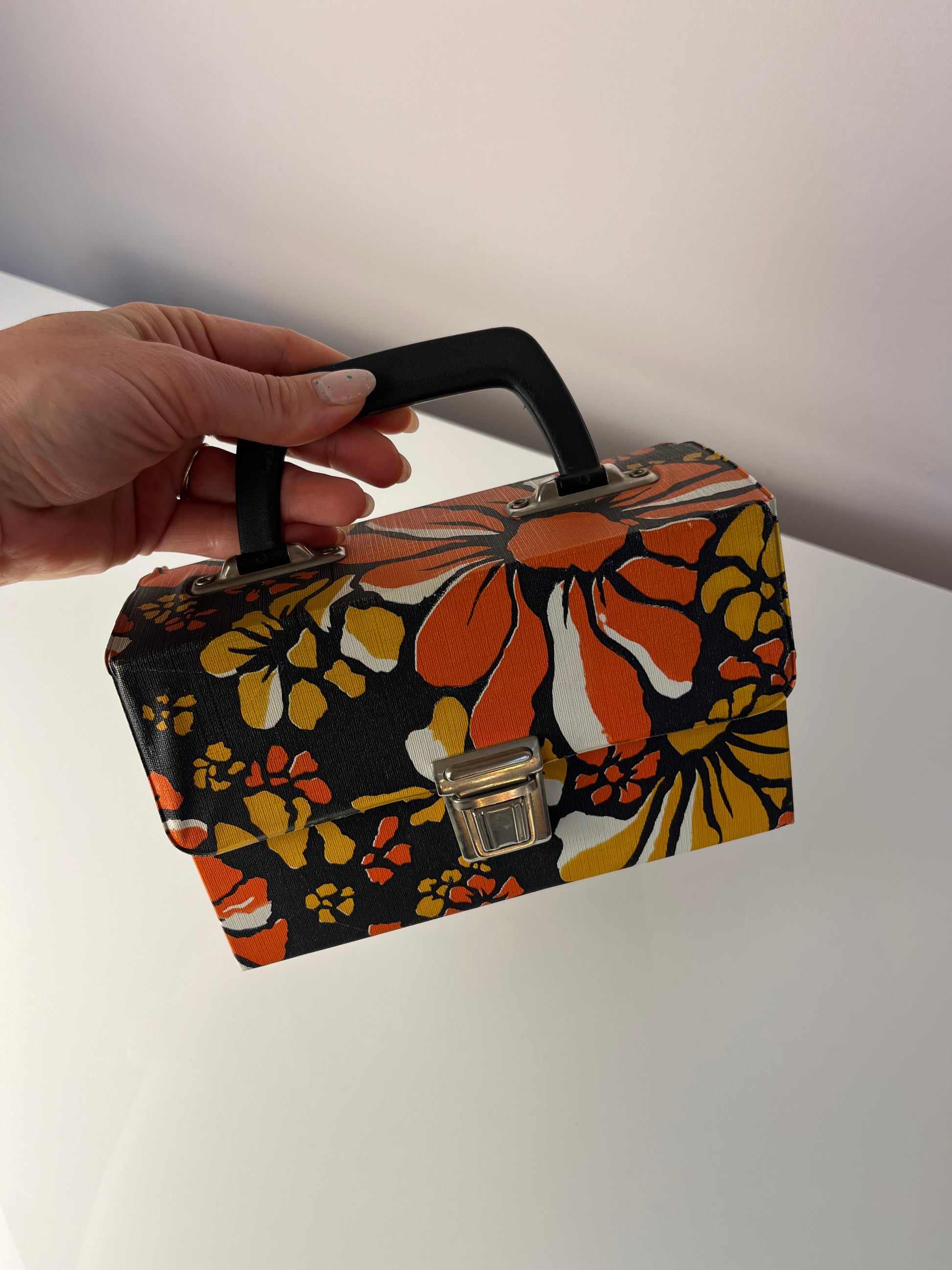 Aufbewahrungsbox für Kassetten orange braun gelb