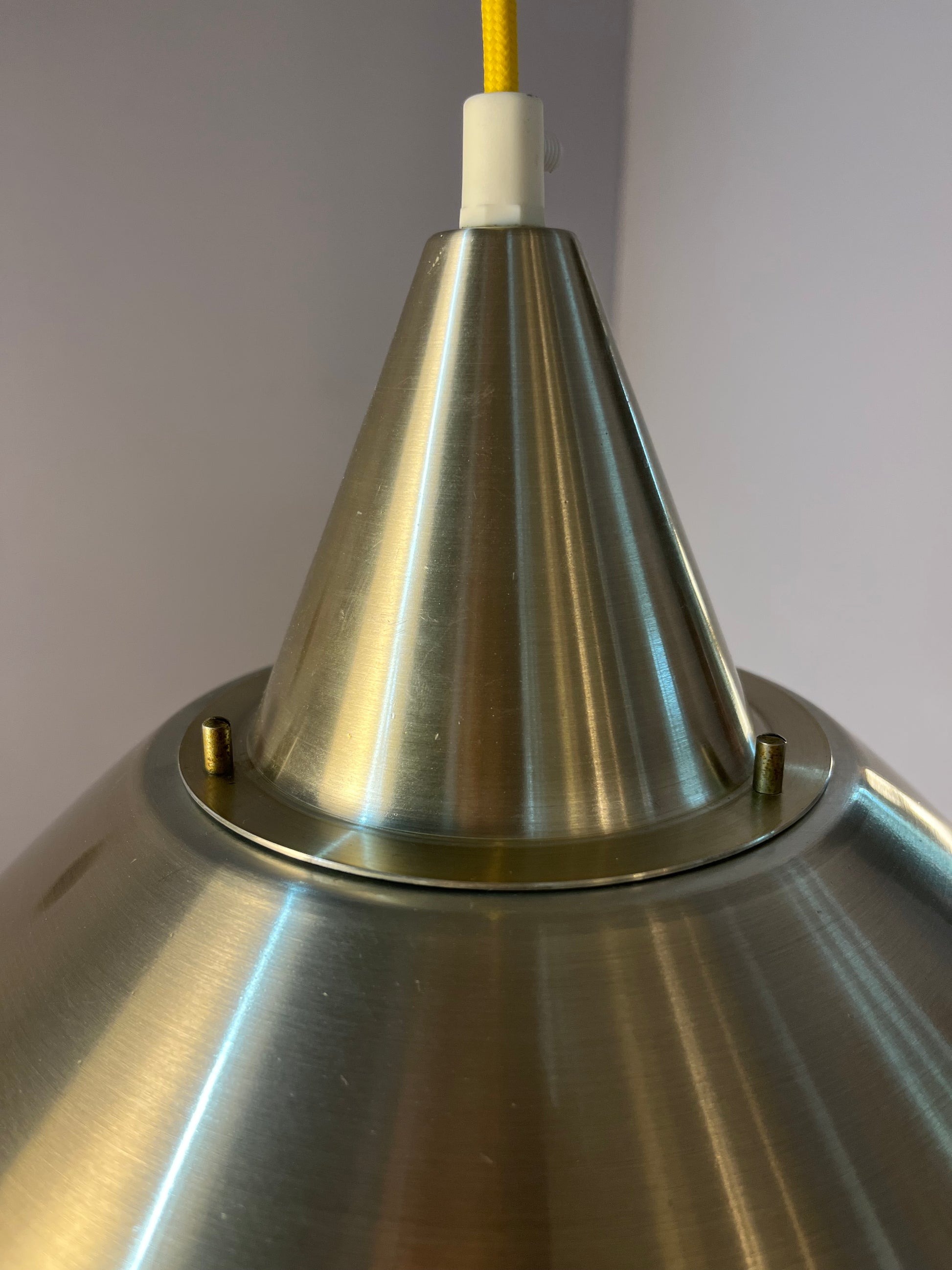 Lamellenlampe Silber Messing mit gelbem Innenleben von Granhaga