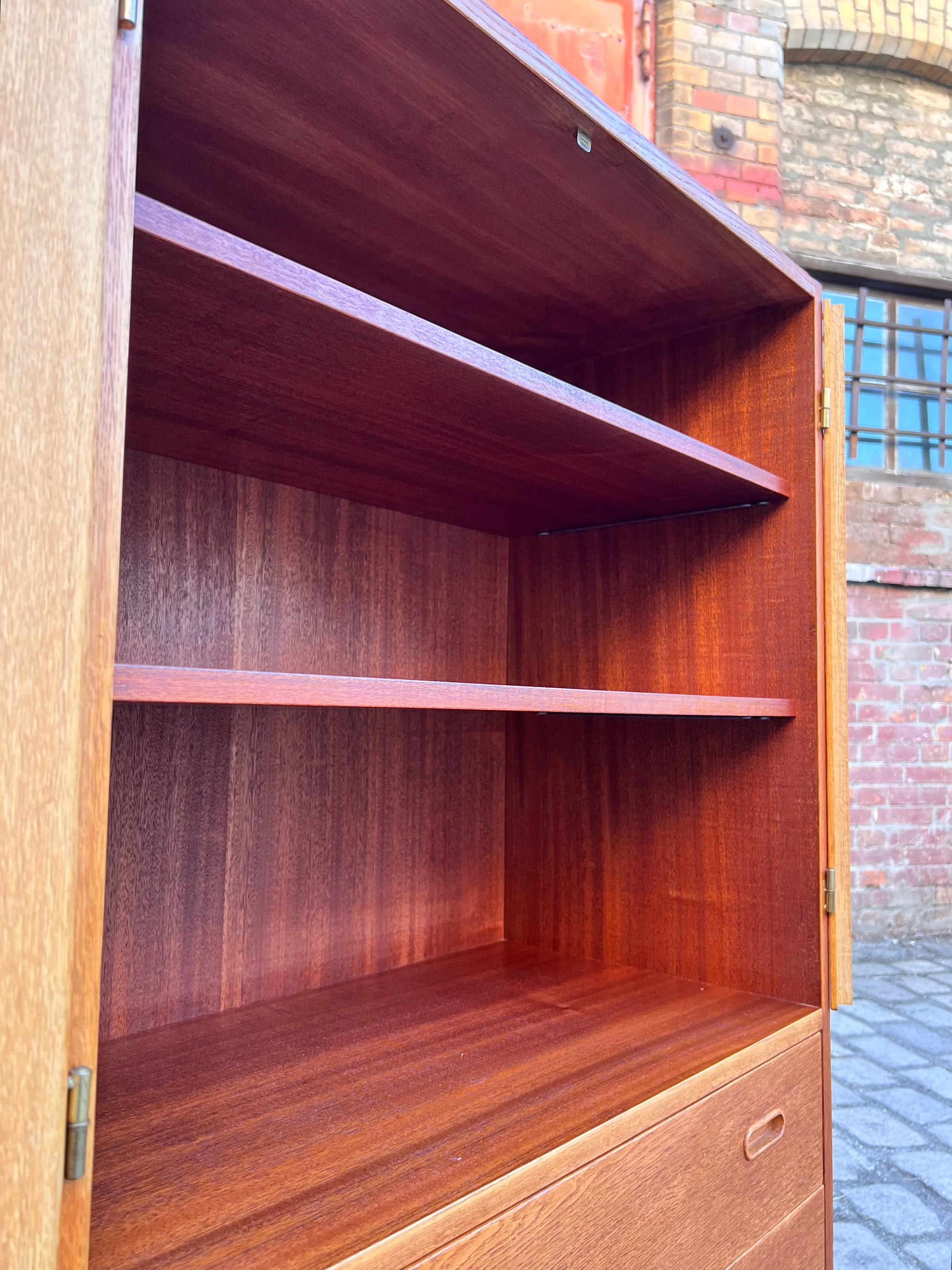 Schrank Eiche mit Türen und Schubladen aus Dänemark