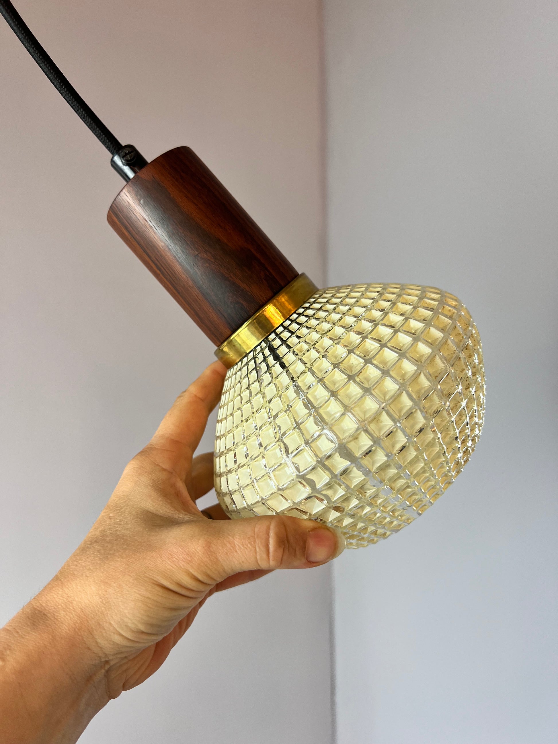 Hängelampe Strukturglas & Teak aus Dänemark