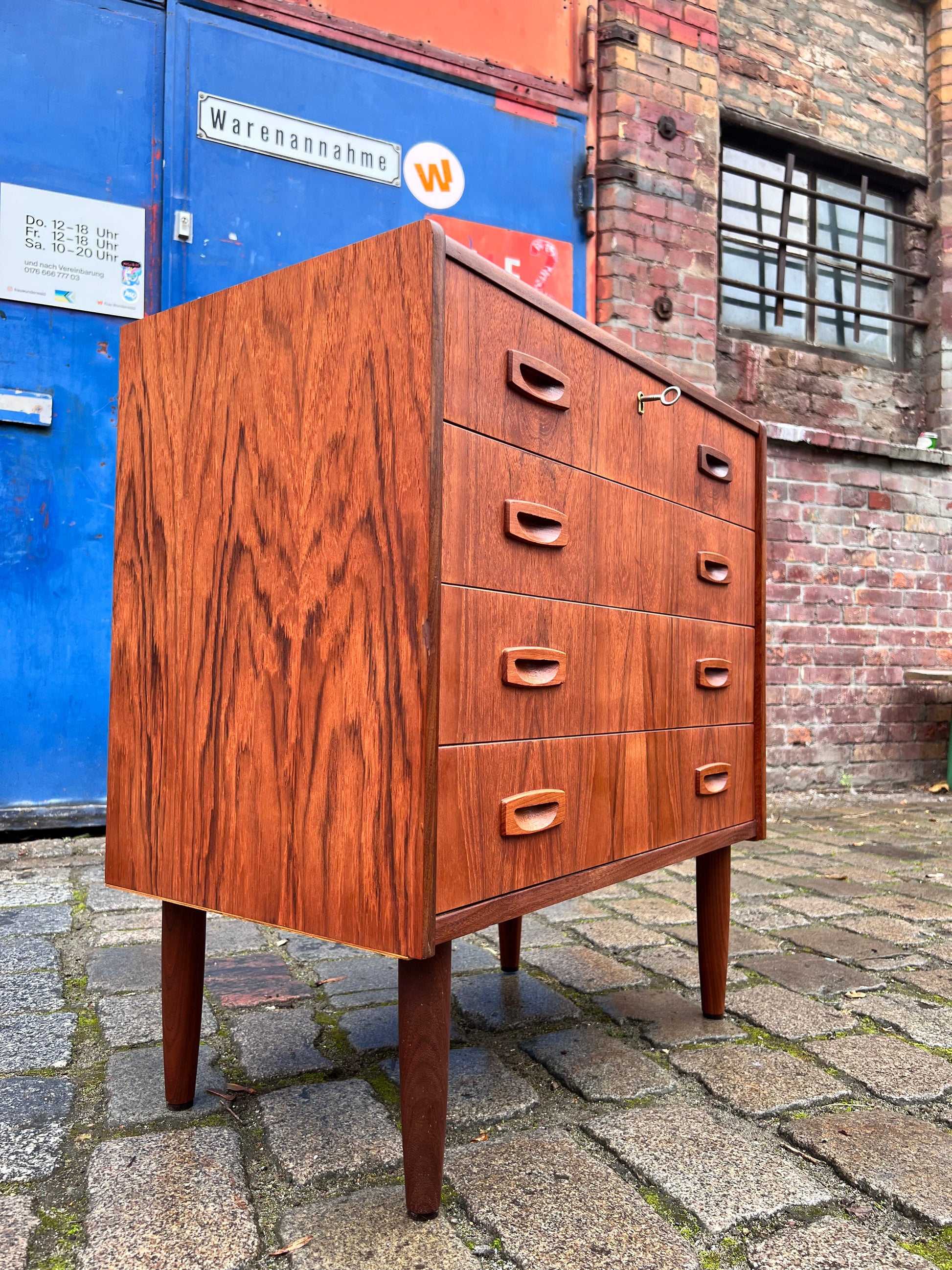 Kommode Teak mit Schloss aus Dänemark