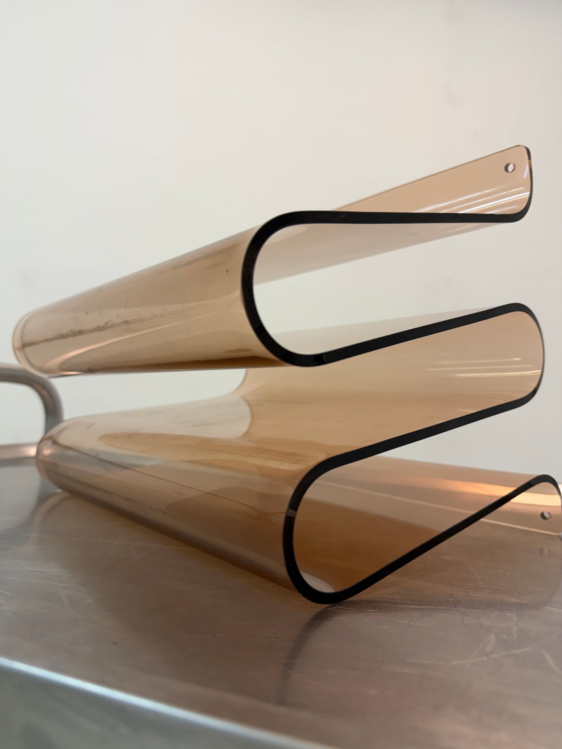 Zeitschriftenständer hellbraun Plexiglas