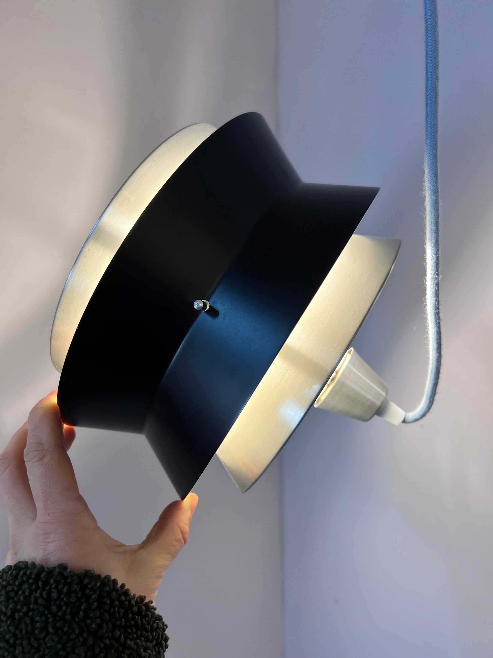 Lamellenlampe Trava schwarz silber von Carl Thore für Granhaga