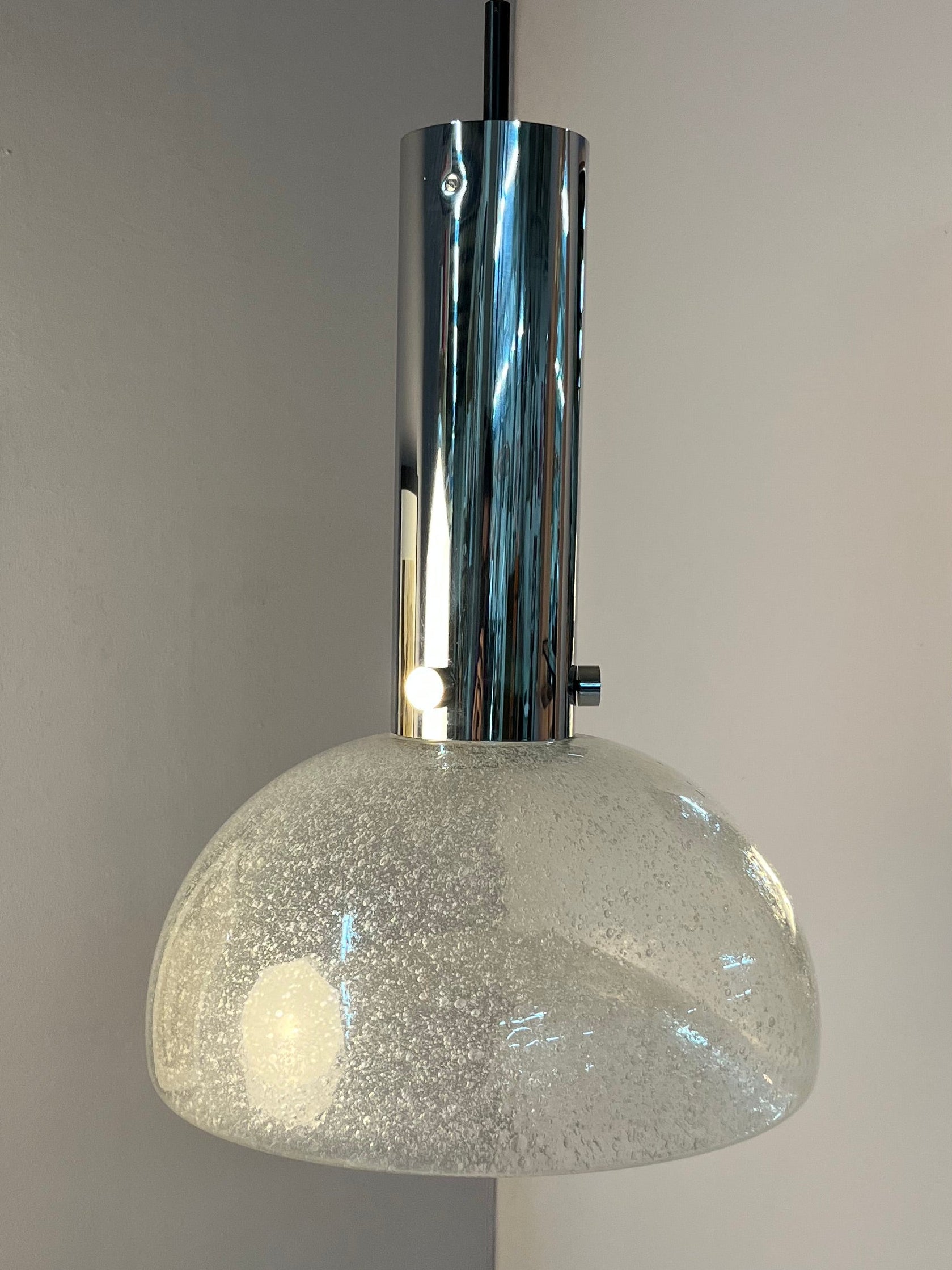 Große Hängelampe Chrom Eisglas von Herbert Proft für Glashütte Limburg